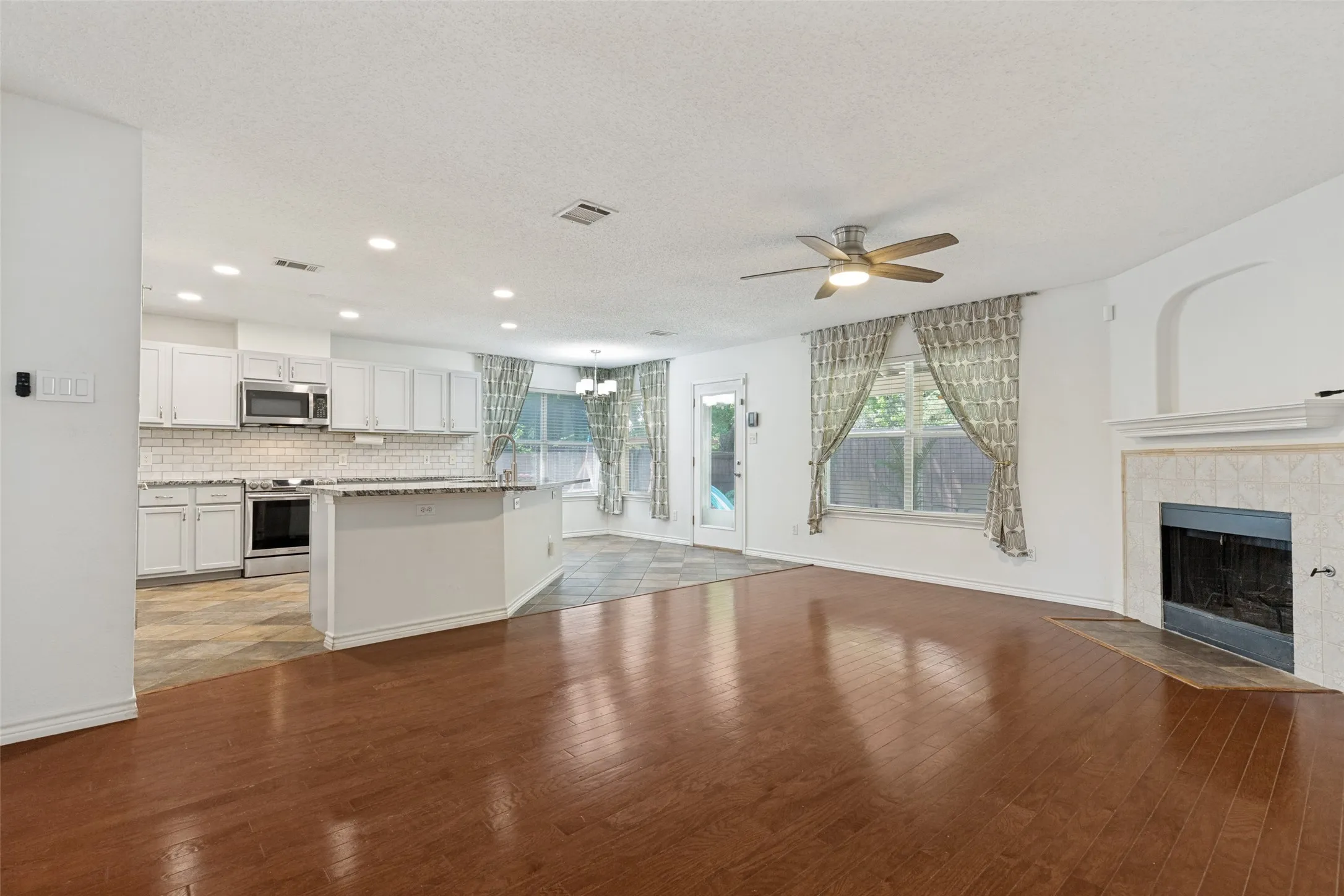 Single Family Residence For Sale in Collin County , 905 Larkspur Drive, Allen, Texas 75002, 3 Bedroom, 2 Bathroom, 2 Garage spaces, 2,084 Sqft, built in 2000, mls#21347880, Real Estate Agent in Allen, Homes For Sale in Collin county, Homes For Sale in Allen, Realtor in Allen Texas, Real Estate Brokerage Independent Realty Texas, Luminita Cordes Realtor