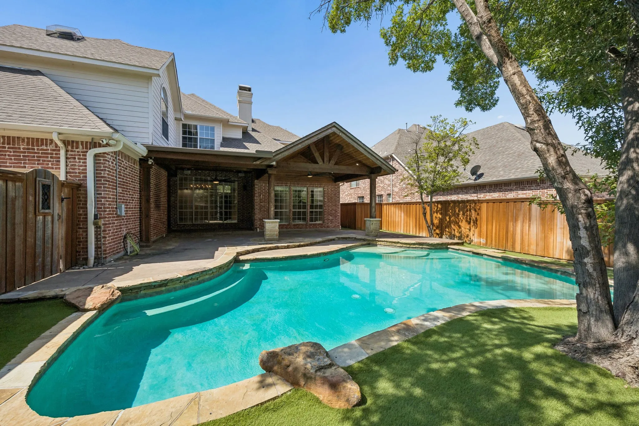 Single Family Residence For Sale in Denton County , 5342 Moss Glen Drive, Frisco, Texas 75034, 4 Bedroom, 5 Bathroom, 3 Garage spaces, 3,615 Sqft, built in 2000, mls#21346417, Real Estate Agent in Frisco, Homes For Sale in Denton county, Homes For Sale in Frisco, Realtor in Frisco Texas, Real Estate Brokerage Independent Realty Texas, Luminita Cordes Realtor