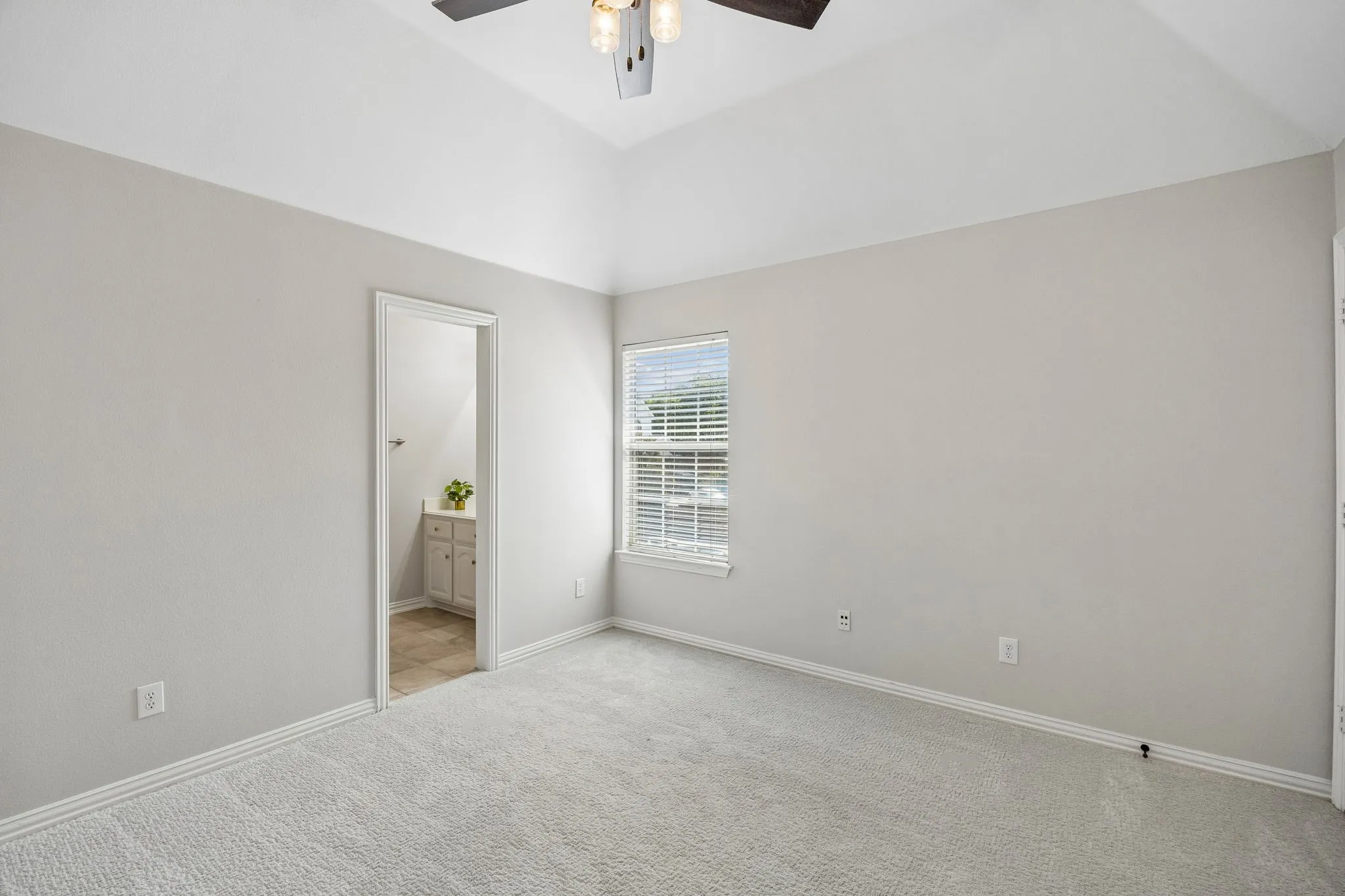Single Family Residence For Sale in Denton County , 5342 Moss Glen Drive, Frisco, Texas 75034, 4 Bedroom, 5 Bathroom, 3 Garage spaces, 3,615 Sqft, built in 2000, mls#21346417, Real Estate Agent in Frisco, Homes For Sale in Denton county, Homes For Sale in Frisco, Realtor in Frisco Texas, Real Estate Brokerage Independent Realty Texas, Luminita Cordes Realtor