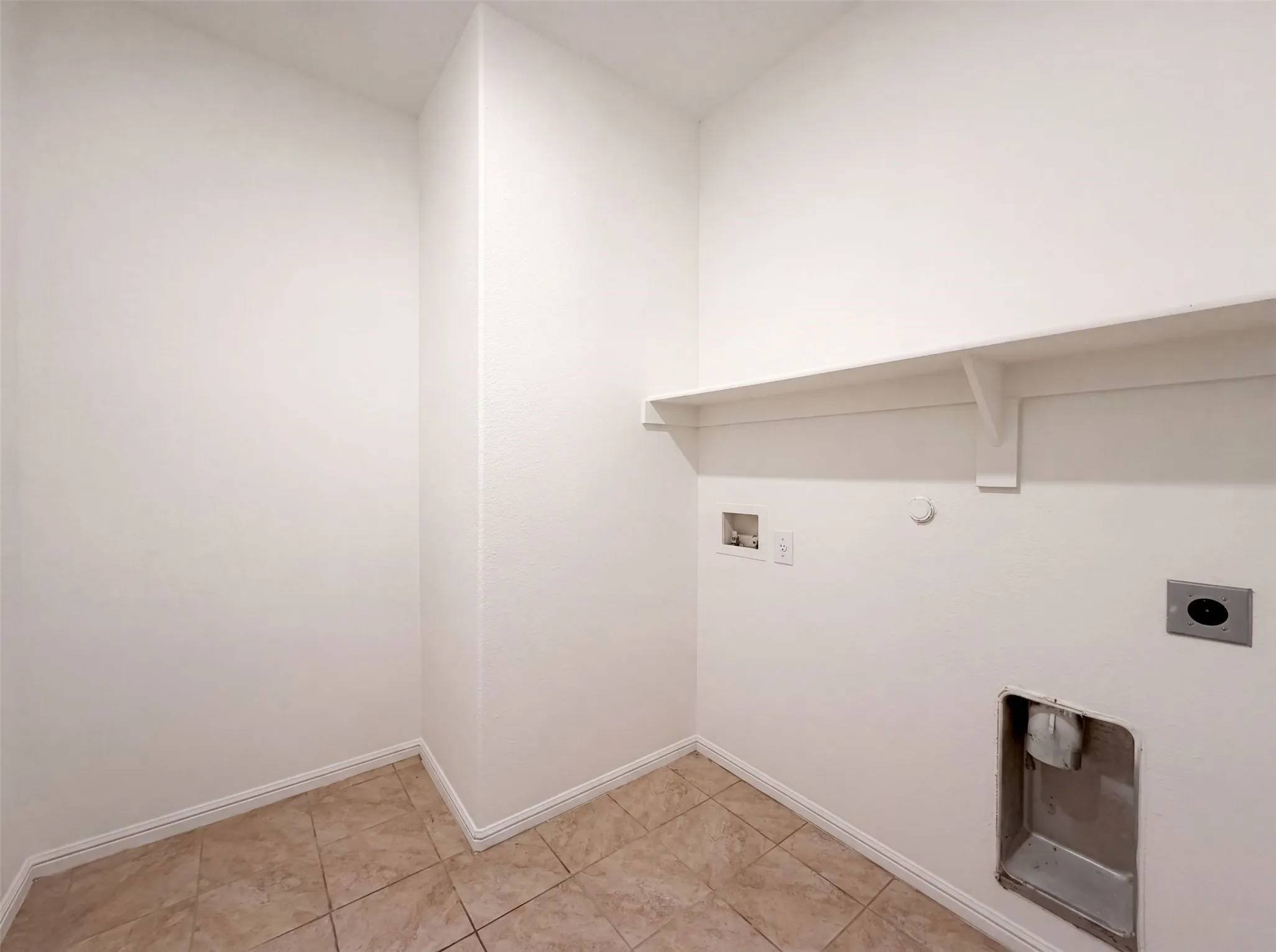 Single Family Residence For Sale in Tarrant County , 748 Wylie Street, Crowley, Texas 76036, 4 Bedroom, 2 Bathroom, 2 Garage spaces, 1,801 Sqft, built in 2018, mls#21342445, Real Estate Agent in Crowley, Homes For Sale in Tarrant county, Homes For Sale in Crowley, Realtor in Crowley Texas, Real Estate Brokerage Independent Realty Texas, Luminita Cordes Realtor