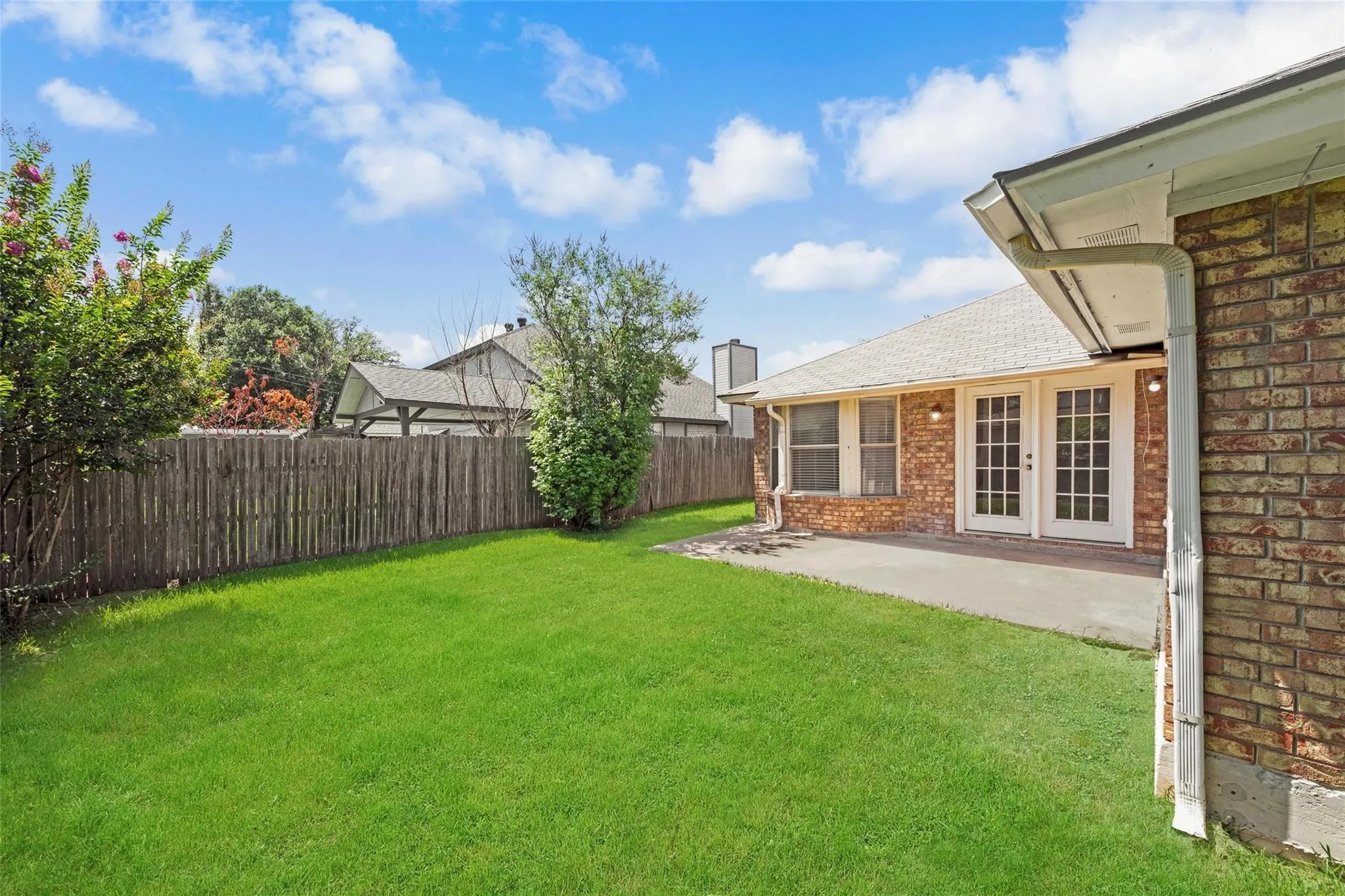 Single Family Residence For Rent in Tarrant County , 810 Castleview Drive, Arlington, Texas 76001, 3 Bedroom, 2 Bathroom, 2 Garage spaces, 1,505 Sqft, built in 1987, Price $1,995, mls#21349888, Real Estate Agent in Arlington, Homes For Rent in Tarrant county, Homes For Rent in Arlington, Realtor in Arlington Texas, Real Estate Brokerage Independent Realty Texas, Luminita Cordes Realtor