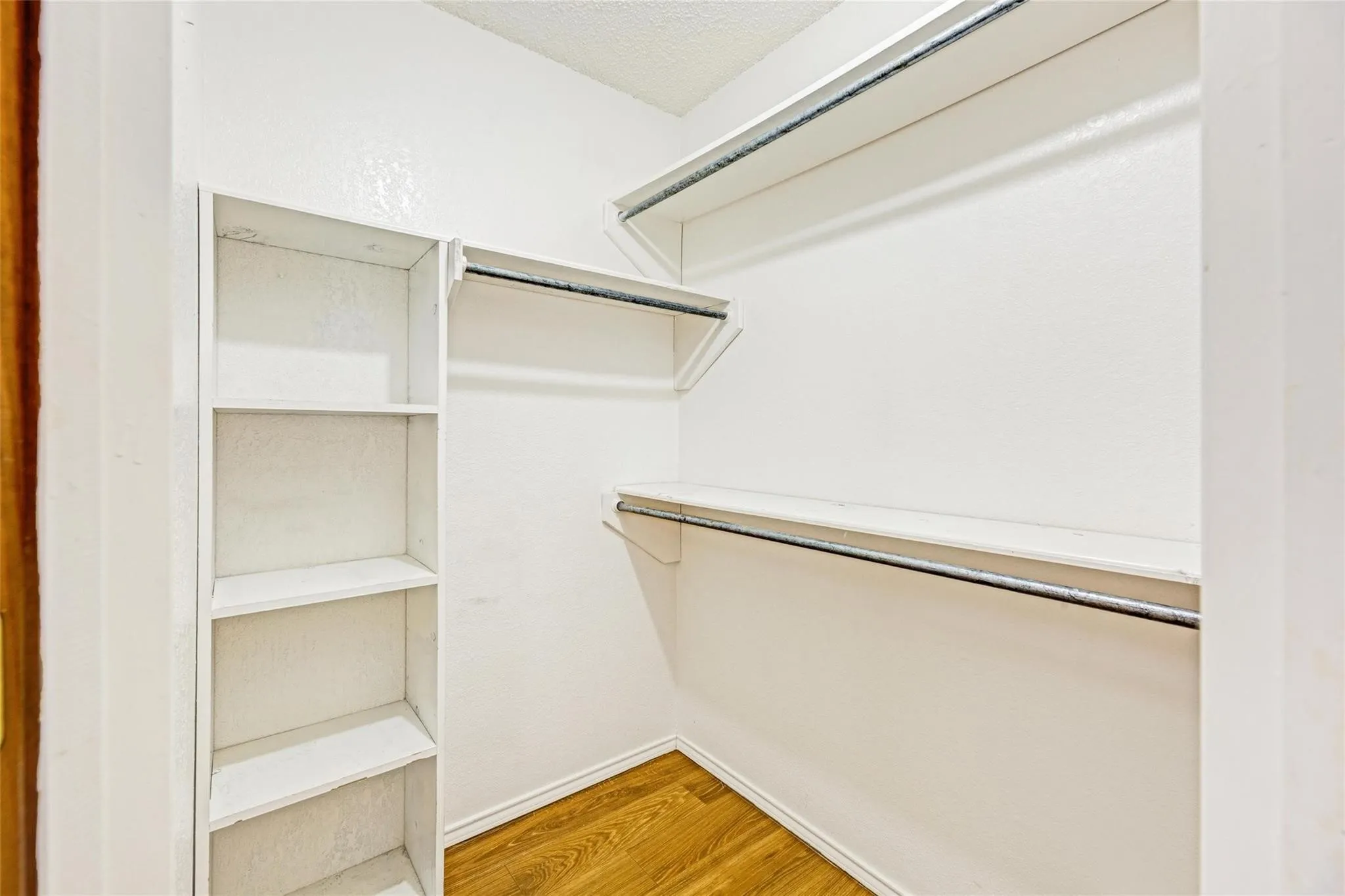 Single Family Residence For Rent in Tarrant County , 810 Castleview Drive, Arlington, Texas 76001, 3 Bedroom, 2 Bathroom, 2 Garage spaces, 1,505 Sqft, built in 1987, Price $1,995, mls#21349888, Real Estate Agent in Arlington, Homes For Rent in Tarrant county, Homes For Rent in Arlington, Realtor in Arlington Texas, Real Estate Brokerage Independent Realty Texas, Luminita Cordes Realtor