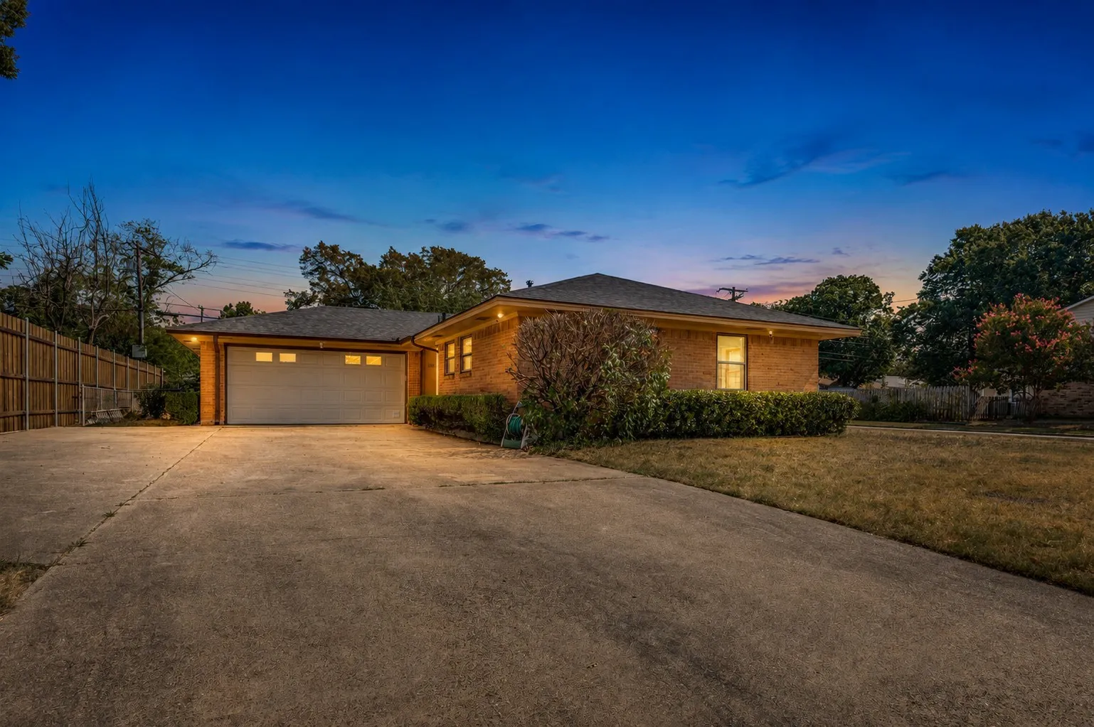 Single Family Residence For Sale in Dallas County , 303 Merribrook Trail, Duncanville, Texas 75116, 3 Bedroom, 2 Bathroom, 2 Garage spaces, 1,047 Sqft, built in 1963, mls#21349836, Real Estate Agent in Duncanville, Homes For Sale in Dallas county, Homes For Sale in Duncanville, Realtor in Duncanville Texas, Real Estate Brokerage Independent Realty Texas, Luminita Cordes Realtor