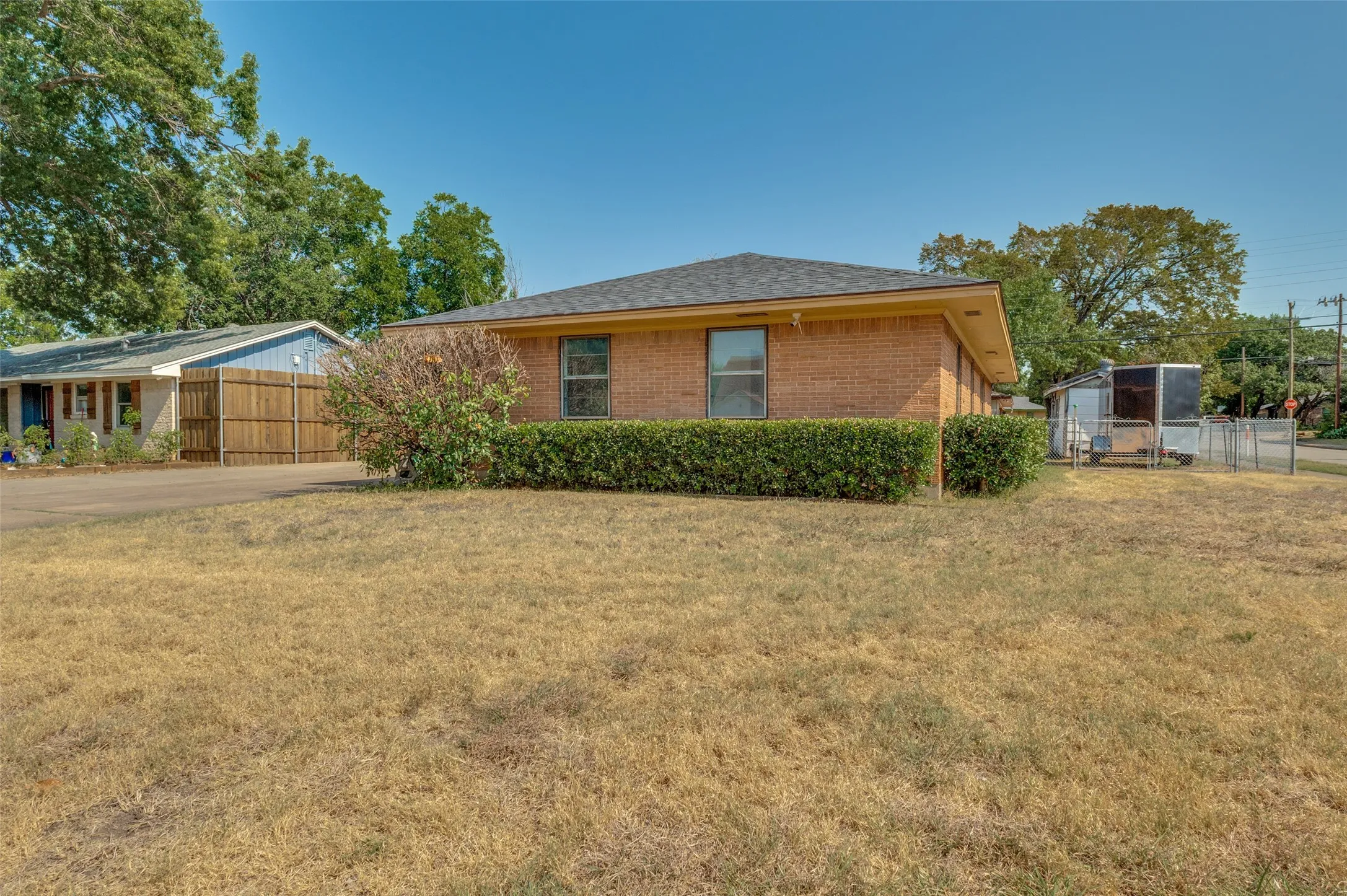 Single Family Residence For Sale in Dallas County , 303 Merribrook Trail, Duncanville, Texas 75116, 3 Bedroom, 2 Bathroom, 2 Garage spaces, 1,047 Sqft, built in 1963, mls#21349836, Real Estate Agent in Duncanville, Homes For Sale in Dallas county, Homes For Sale in Duncanville, Realtor in Duncanville Texas, Real Estate Brokerage Independent Realty Texas, Luminita Cordes Realtor