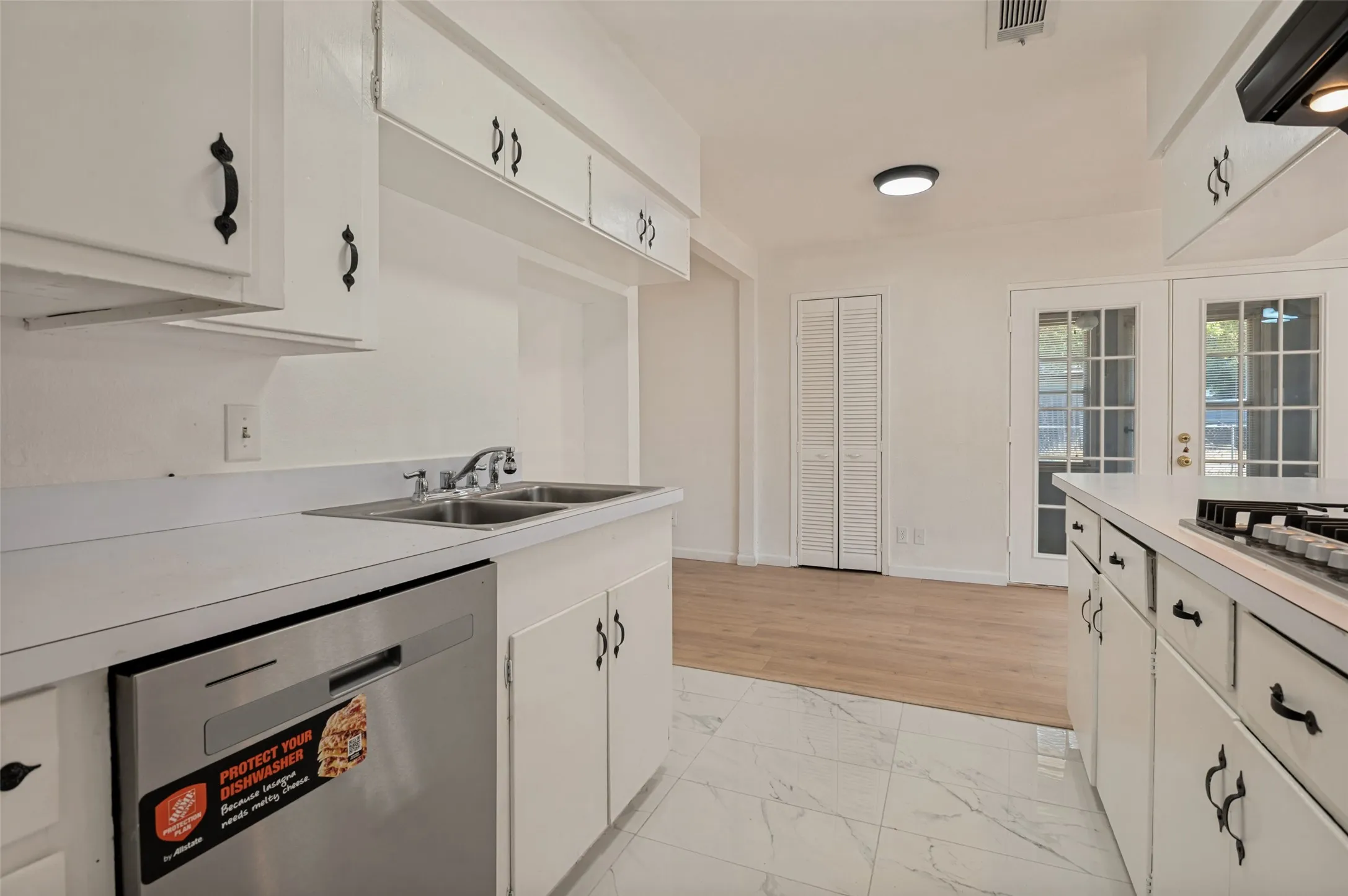 Single Family Residence For Sale in Dallas County , 303 Merribrook Trail, Duncanville, Texas 75116, 3 Bedroom, 2 Bathroom, 2 Garage spaces, 1,047 Sqft, built in 1963, mls#21349836, Real Estate Agent in Duncanville, Homes For Sale in Dallas county, Homes For Sale in Duncanville, Realtor in Duncanville Texas, Real Estate Brokerage Independent Realty Texas, Luminita Cordes Realtor