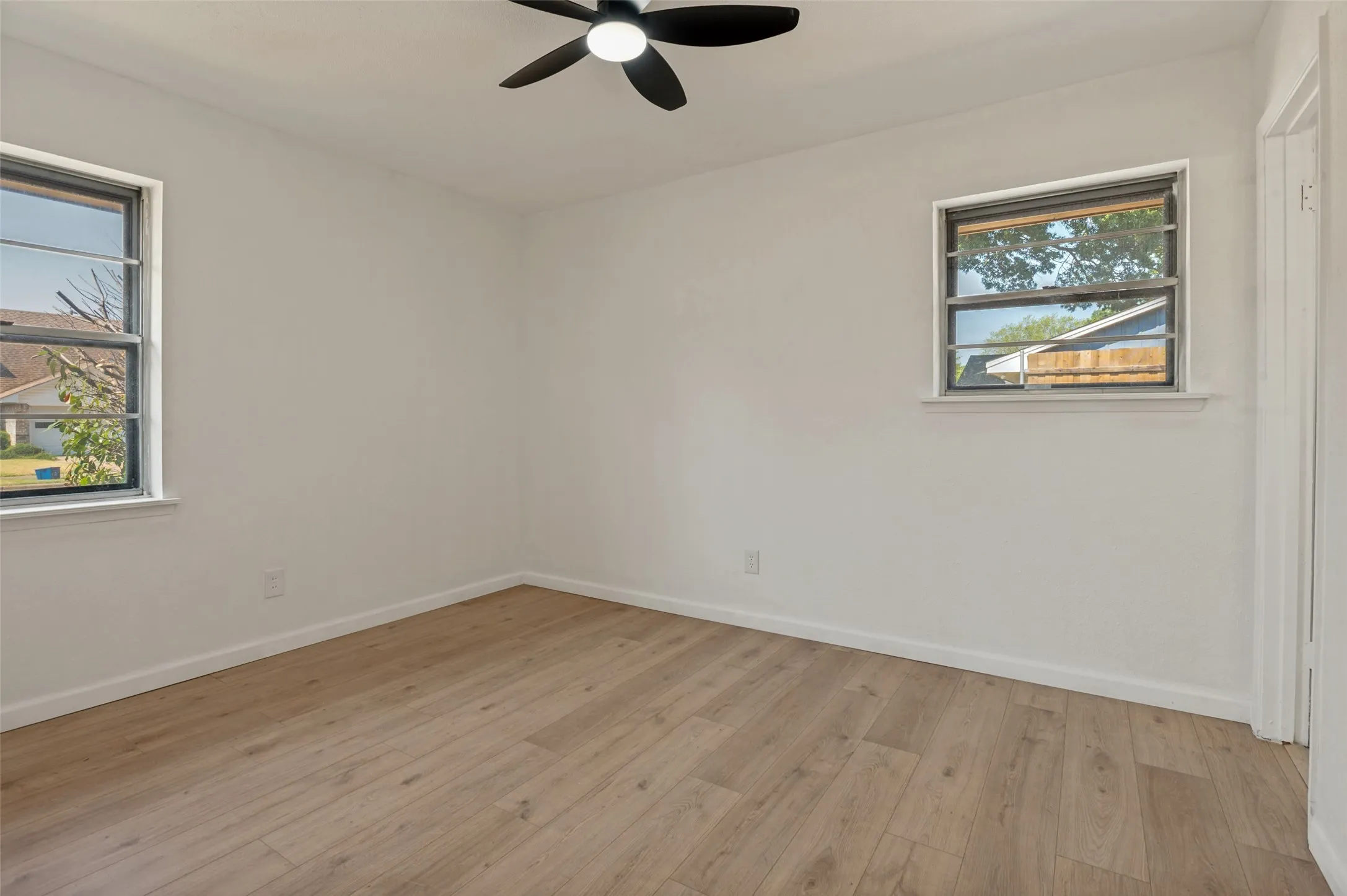 Single Family Residence For Sale in Dallas County , 303 Merribrook Trail, Duncanville, Texas 75116, 3 Bedroom, 2 Bathroom, 2 Garage spaces, 1,047 Sqft, built in 1963, mls#21349836, Real Estate Agent in Duncanville, Homes For Sale in Dallas county, Homes For Sale in Duncanville, Realtor in Duncanville Texas, Real Estate Brokerage Independent Realty Texas, Luminita Cordes Realtor