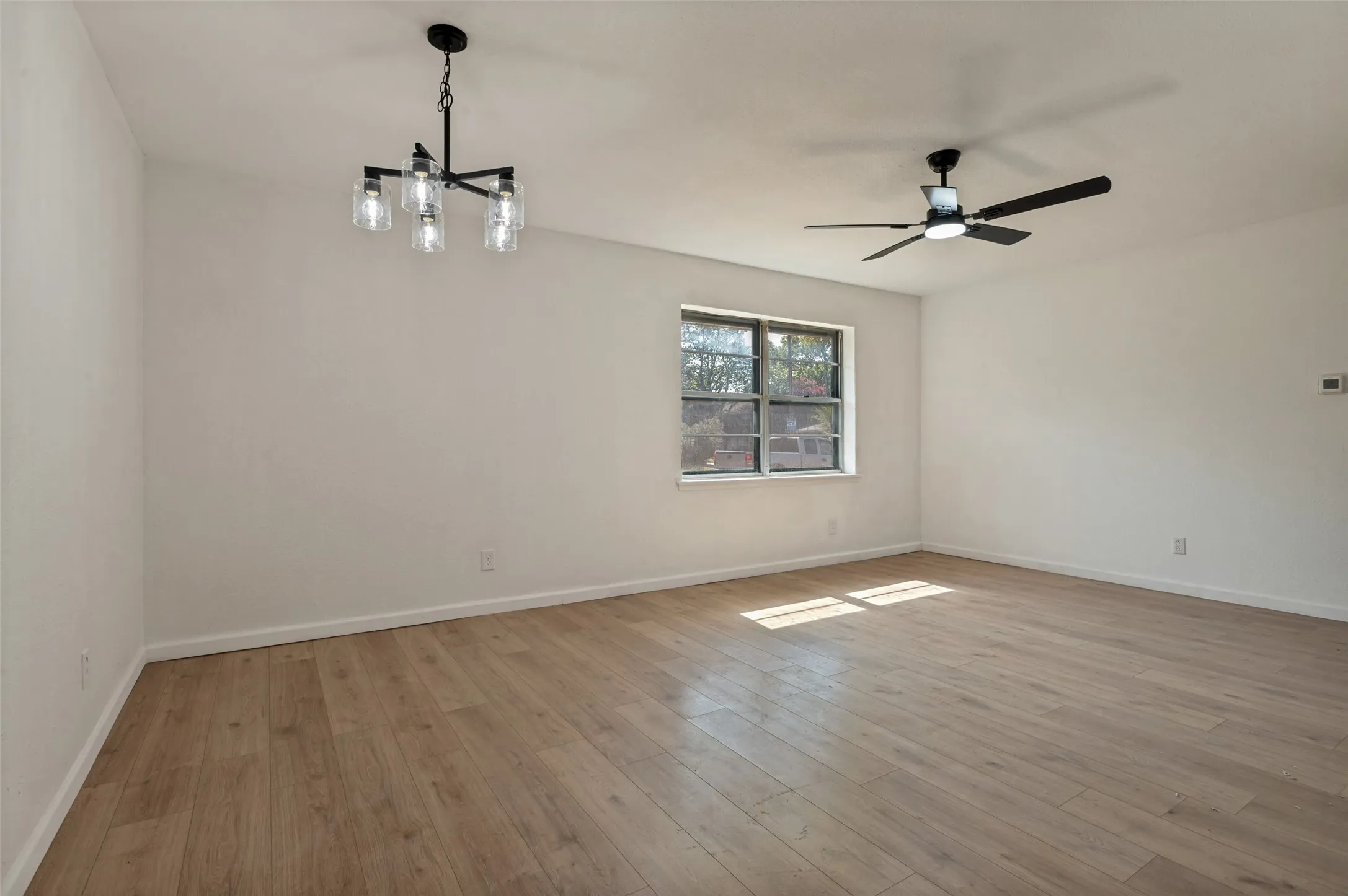 Single Family Residence For Sale in Dallas County , 303 Merribrook Trail, Duncanville, Texas 75116, 3 Bedroom, 2 Bathroom, 2 Garage spaces, 1,047 Sqft, built in 1963, mls#21349836, Real Estate Agent in Duncanville, Homes For Sale in Dallas county, Homes For Sale in Duncanville, Realtor in Duncanville Texas, Real Estate Brokerage Independent Realty Texas, Luminita Cordes Realtor