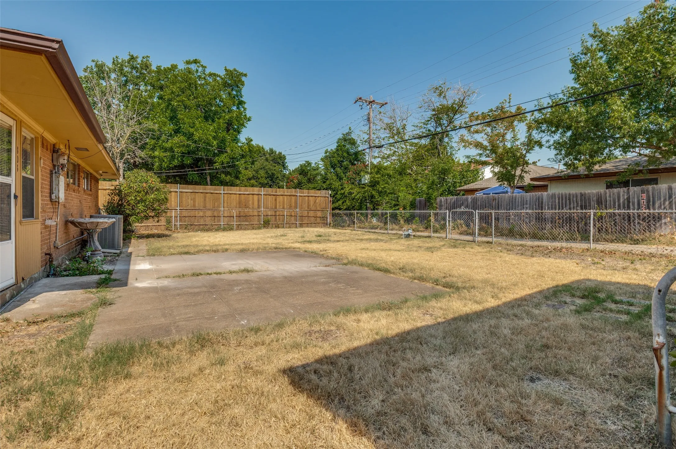 Single Family Residence For Sale in Dallas County , 303 Merribrook Trail, Duncanville, Texas 75116, 3 Bedroom, 2 Bathroom, 2 Garage spaces, 1,047 Sqft, built in 1963, mls#21349836, Real Estate Agent in Duncanville, Homes For Sale in Dallas county, Homes For Sale in Duncanville, Realtor in Duncanville Texas, Real Estate Brokerage Independent Realty Texas, Luminita Cordes Realtor