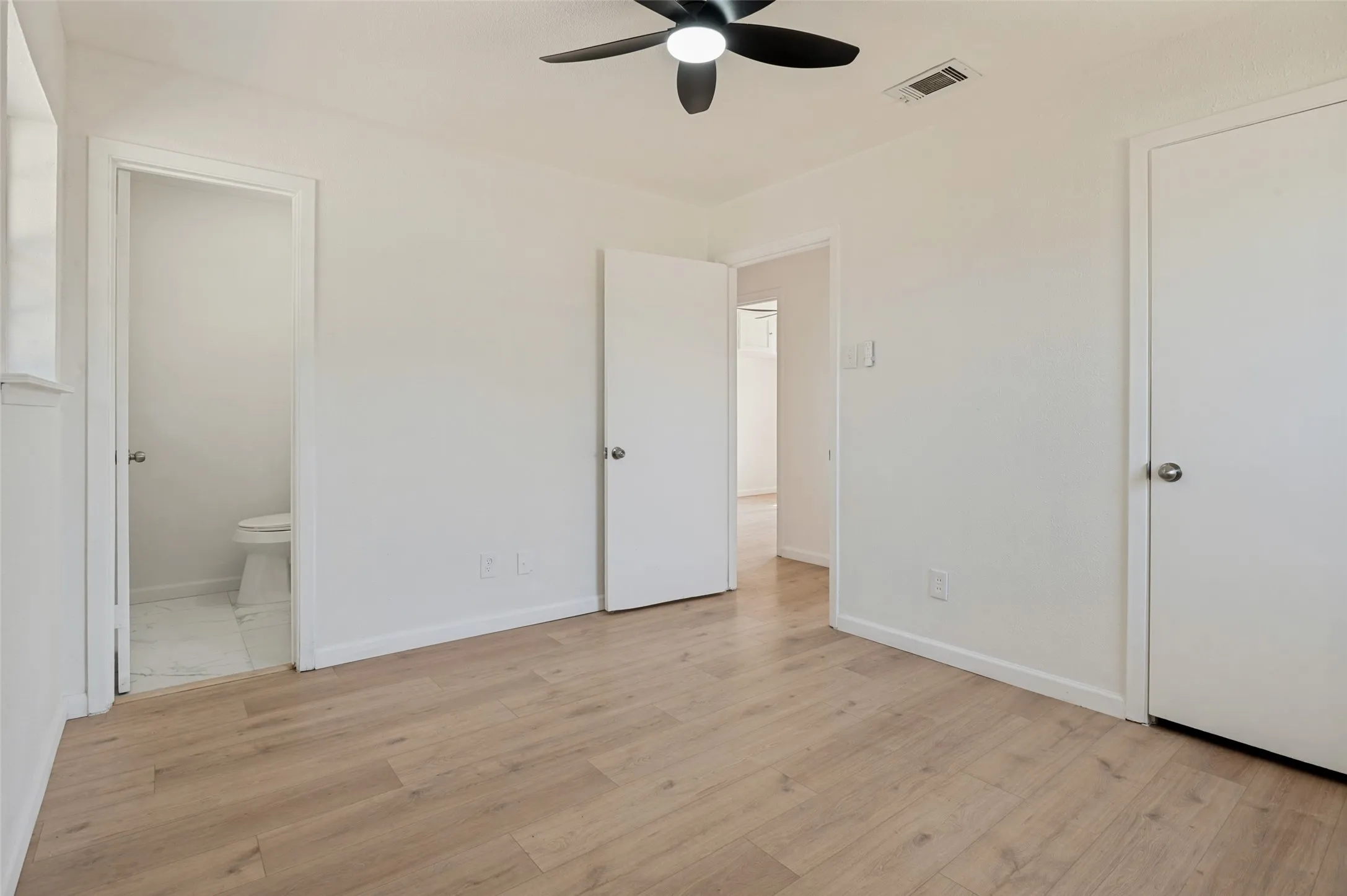 Single Family Residence For Sale in Dallas County , 303 Merribrook Trail, Duncanville, Texas 75116, 3 Bedroom, 2 Bathroom, 2 Garage spaces, 1,047 Sqft, built in 1963, mls#21349836, Real Estate Agent in Duncanville, Homes For Sale in Dallas county, Homes For Sale in Duncanville, Realtor in Duncanville Texas, Real Estate Brokerage Independent Realty Texas, Luminita Cordes Realtor