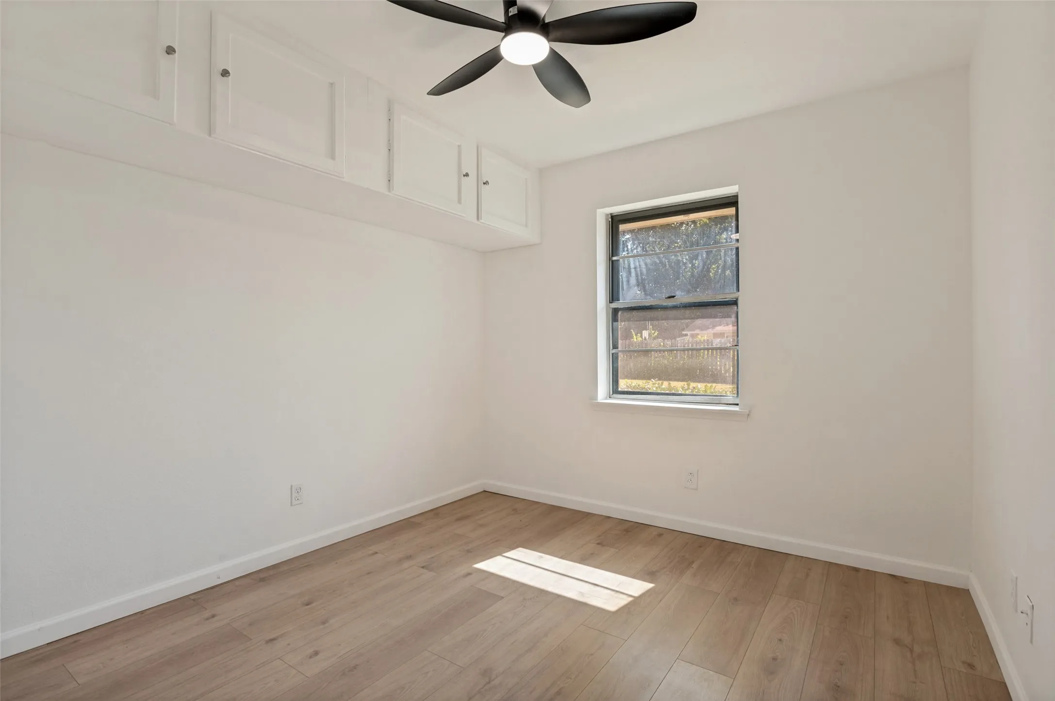 Single Family Residence For Sale in Dallas County , 303 Merribrook Trail, Duncanville, Texas 75116, 3 Bedroom, 2 Bathroom, 2 Garage spaces, 1,047 Sqft, built in 1963, mls#21349836, Real Estate Agent in Duncanville, Homes For Sale in Dallas county, Homes For Sale in Duncanville, Realtor in Duncanville Texas, Real Estate Brokerage Independent Realty Texas, Luminita Cordes Realtor