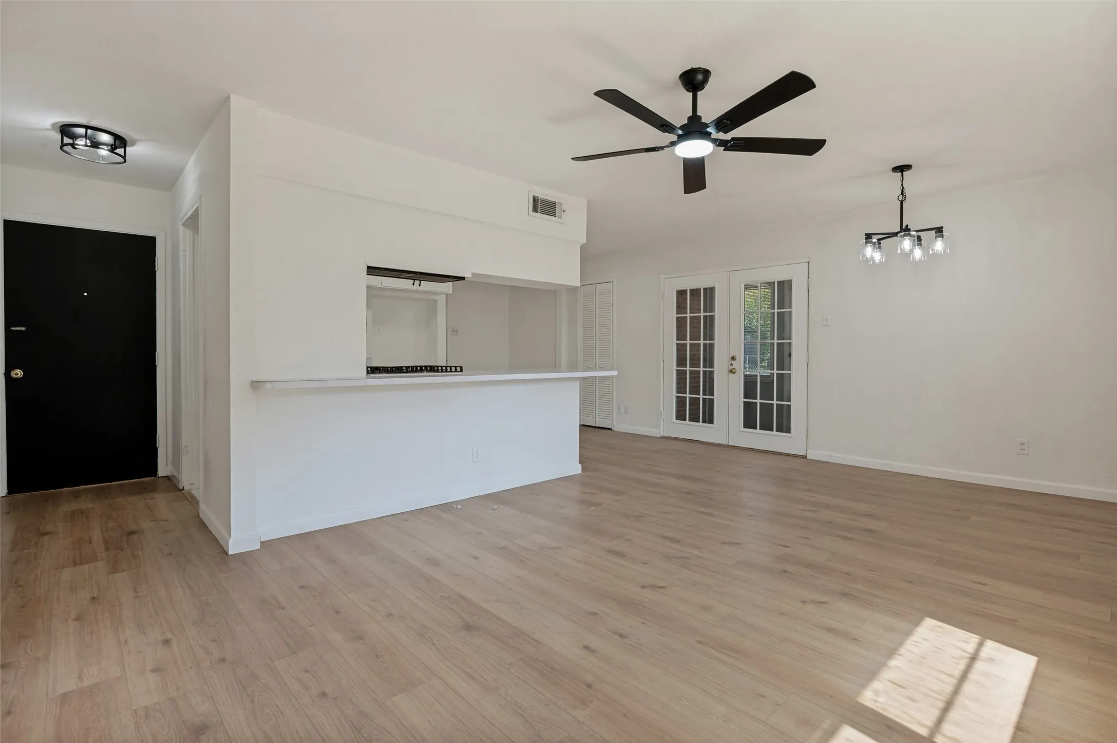 Single Family Residence For Sale in Dallas County , 303 Merribrook Trail, Duncanville, Texas 75116, 3 Bedroom, 2 Bathroom, 2 Garage spaces, 1,047 Sqft, built in 1963, mls#21349836, Real Estate Agent in Duncanville, Homes For Sale in Dallas county, Homes For Sale in Duncanville, Realtor in Duncanville Texas, Real Estate Brokerage Independent Realty Texas, Luminita Cordes Realtor