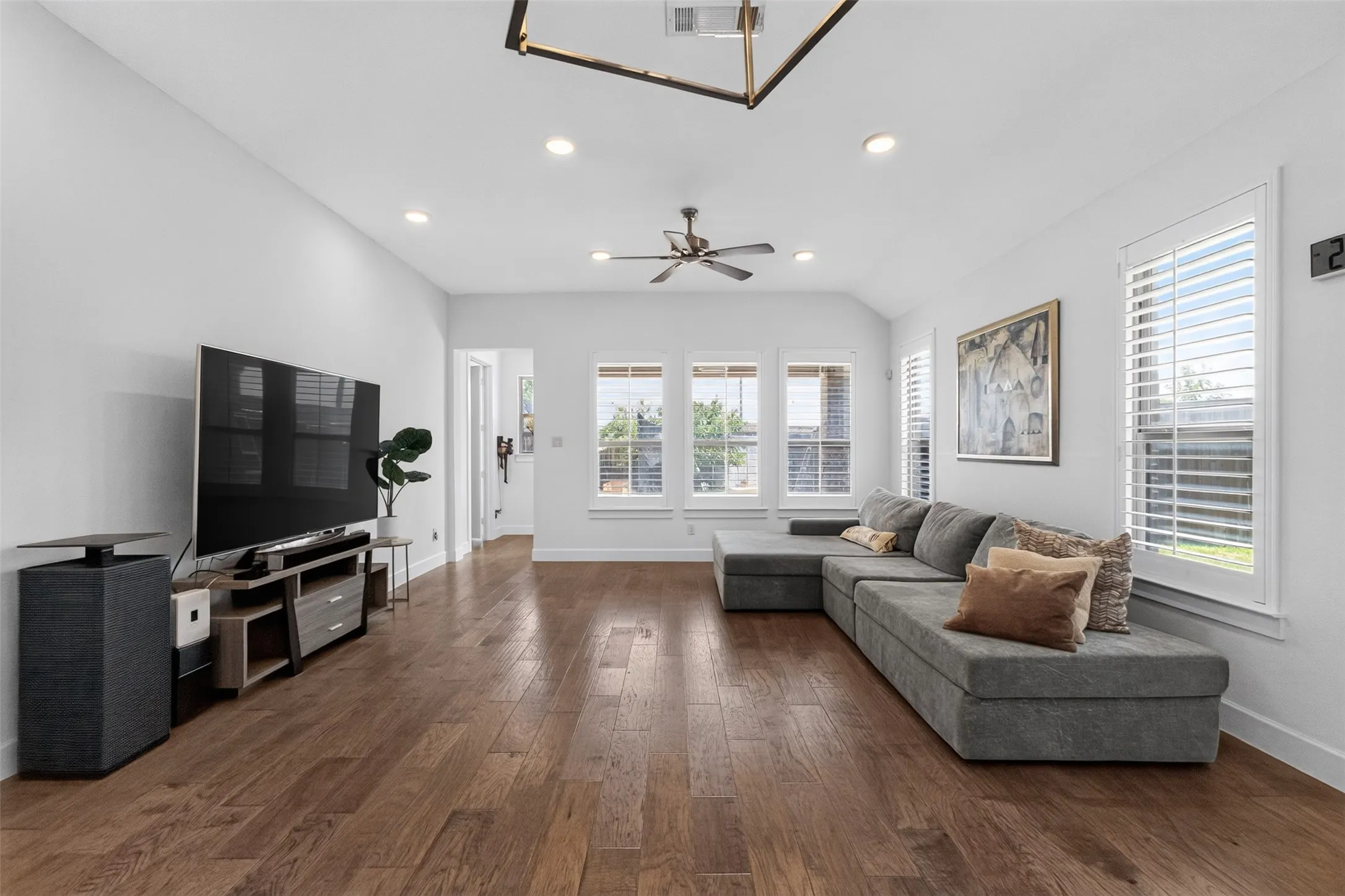 Single Family Residence For Sale in Denton County , 4804 Haven Ridge Road, Carrollton, Texas 75010, 3 Bedroom, 2 Bathroom, 2 Garage spaces, 1,850 Sqft, built in 2018, mls#21335569, Real Estate Agent in Carrollton, Homes For Sale in Denton county, Homes For Sale in Carrollton, Realtor in Carrollton Texas, Real Estate Brokerage Independent Realty Texas, Luminita Cordes Realtor