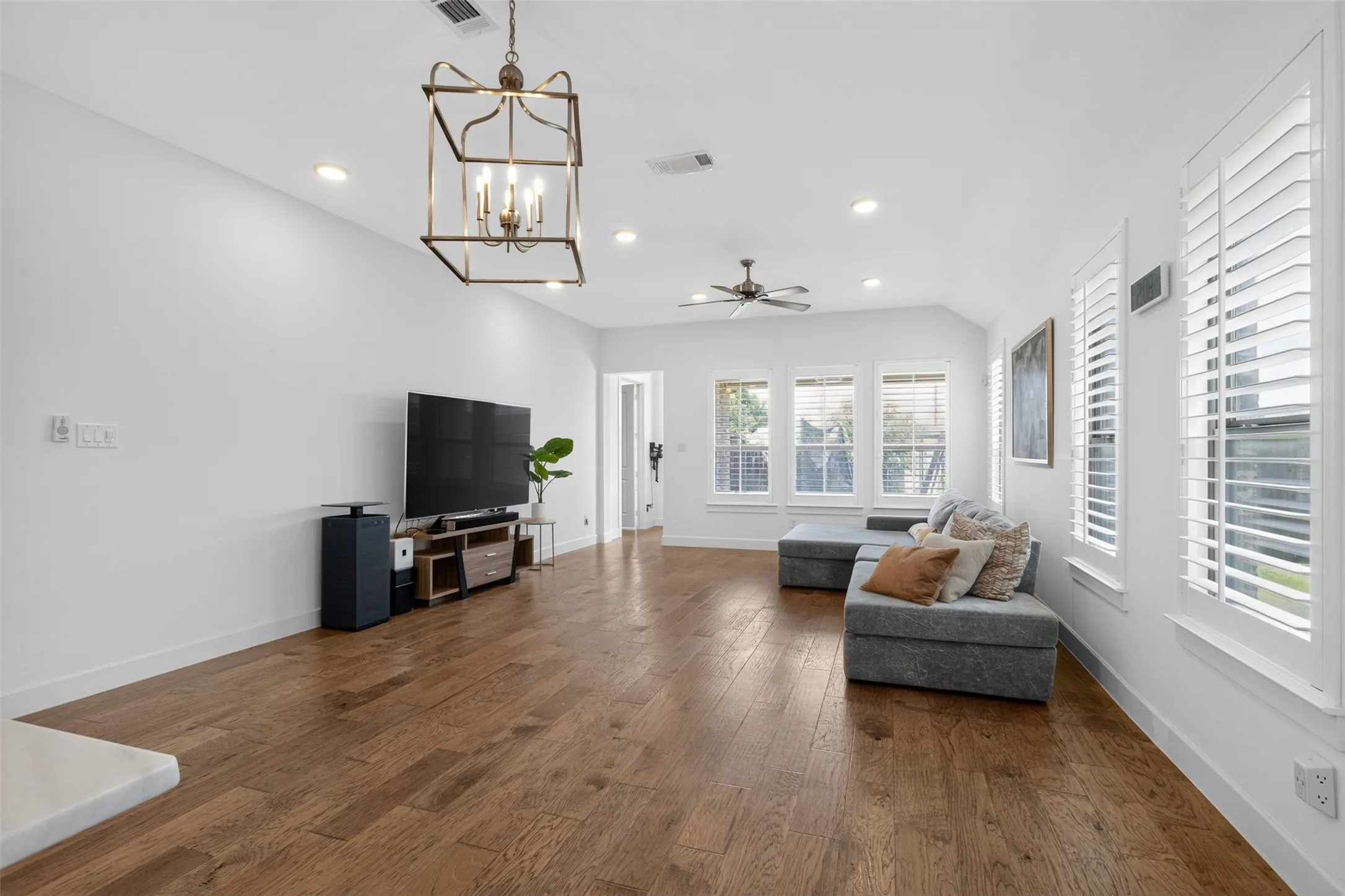 Single Family Residence For Sale in Denton County , 4804 Haven Ridge Road, Carrollton, Texas 75010, 3 Bedroom, 2 Bathroom, 2 Garage spaces, 1,850 Sqft, built in 2018, mls#21335569, Real Estate Agent in Carrollton, Homes For Sale in Denton county, Homes For Sale in Carrollton, Realtor in Carrollton Texas, Real Estate Brokerage Independent Realty Texas, Luminita Cordes Realtor