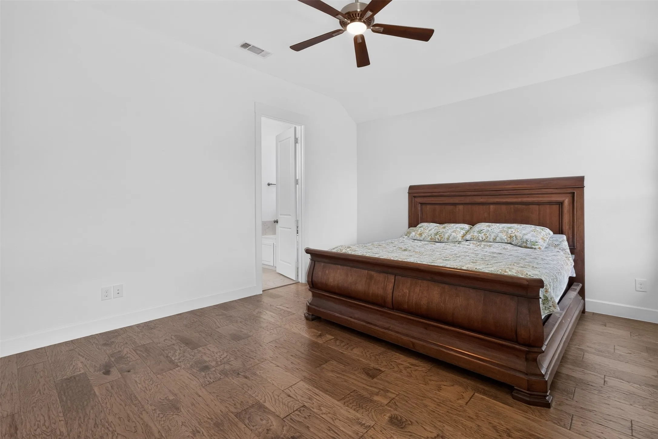 Single Family Residence For Sale in Denton County , 4804 Haven Ridge Road, Carrollton, Texas 75010, 3 Bedroom, 2 Bathroom, 2 Garage spaces, 1,850 Sqft, built in 2018, mls#21335569, Real Estate Agent in Carrollton, Homes For Sale in Denton county, Homes For Sale in Carrollton, Realtor in Carrollton Texas, Real Estate Brokerage Independent Realty Texas, Luminita Cordes Realtor