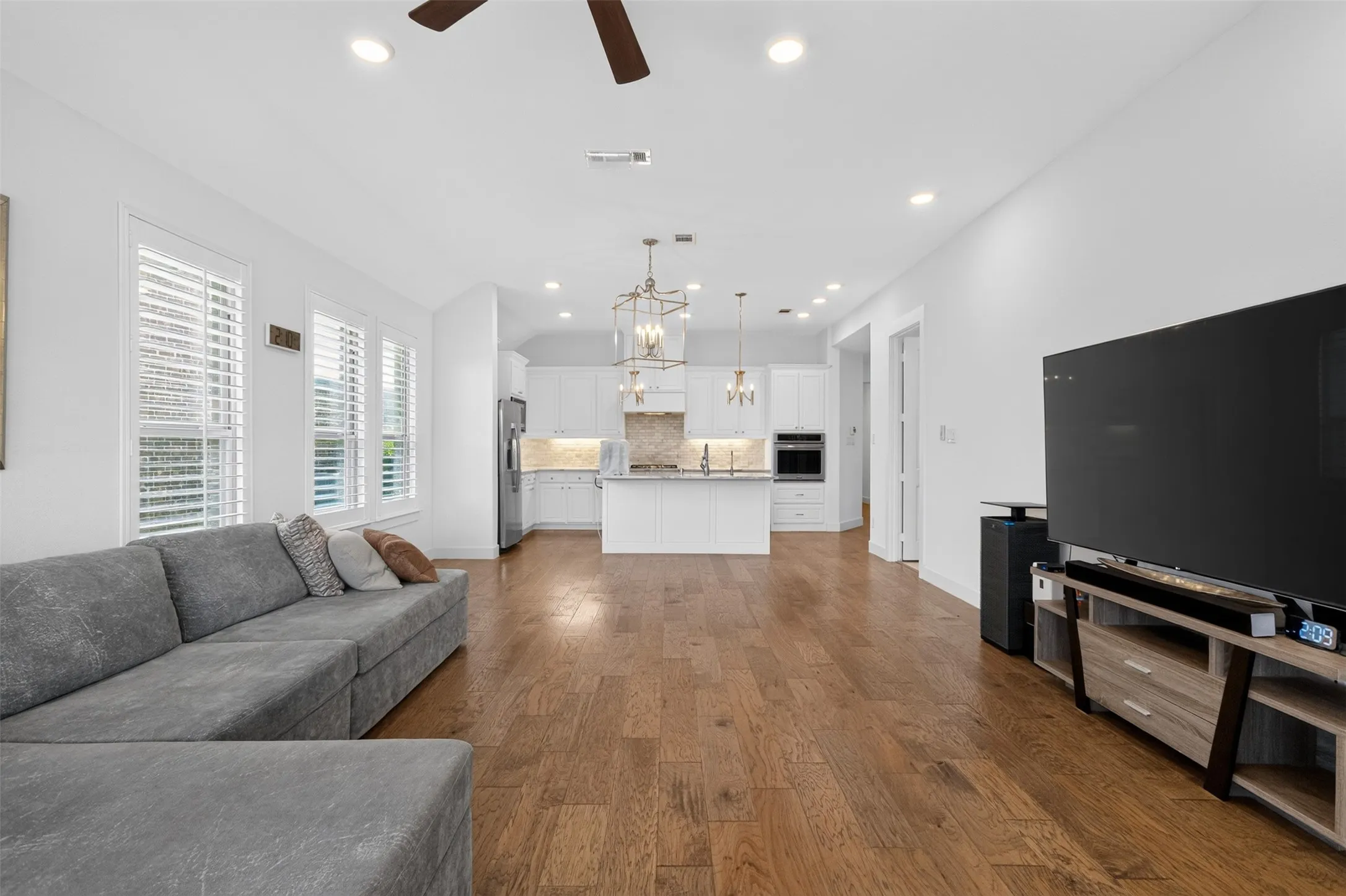 Single Family Residence For Sale in Denton County , 4804 Haven Ridge Road, Carrollton, Texas 75010, 3 Bedroom, 2 Bathroom, 2 Garage spaces, 1,850 Sqft, built in 2018, mls#21335569, Real Estate Agent in Carrollton, Homes For Sale in Denton county, Homes For Sale in Carrollton, Realtor in Carrollton Texas, Real Estate Brokerage Independent Realty Texas, Luminita Cordes Realtor