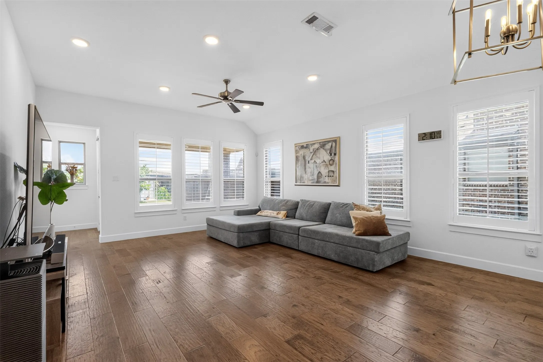Single Family Residence For Sale in Denton County , 4804 Haven Ridge Road, Carrollton, Texas 75010, 3 Bedroom, 2 Bathroom, 2 Garage spaces, 1,850 Sqft, built in 2018, mls#21335569, Real Estate Agent in Carrollton, Homes For Sale in Denton county, Homes For Sale in Carrollton, Realtor in Carrollton Texas, Real Estate Brokerage Independent Realty Texas, Luminita Cordes Realtor