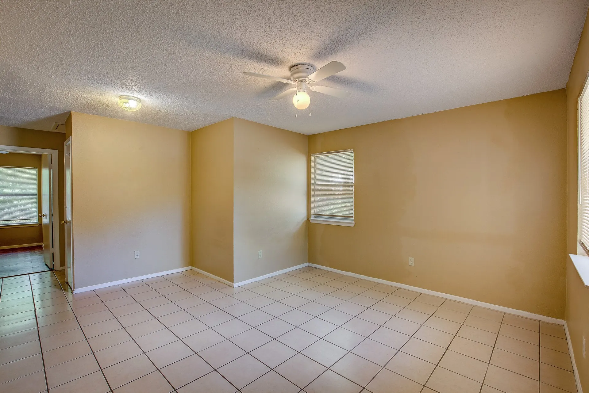 Duplex For Rent in Tarrant County , 2700 S Adams Street, Fort Worth, Texas 76110, 2 Bedroom, 1 Bathroom, Garage spaces, 1,360 Sqft, built in 1983, mls#21349893, Real Estate Agent in Fort Worth, Homes For Rent in Tarrant county, Homes For Rent in Fort Worth, Realtor in Fort Worth Texas, Real Estate Brokerage Independent Realty Texas, Luminita Cordes Realtor