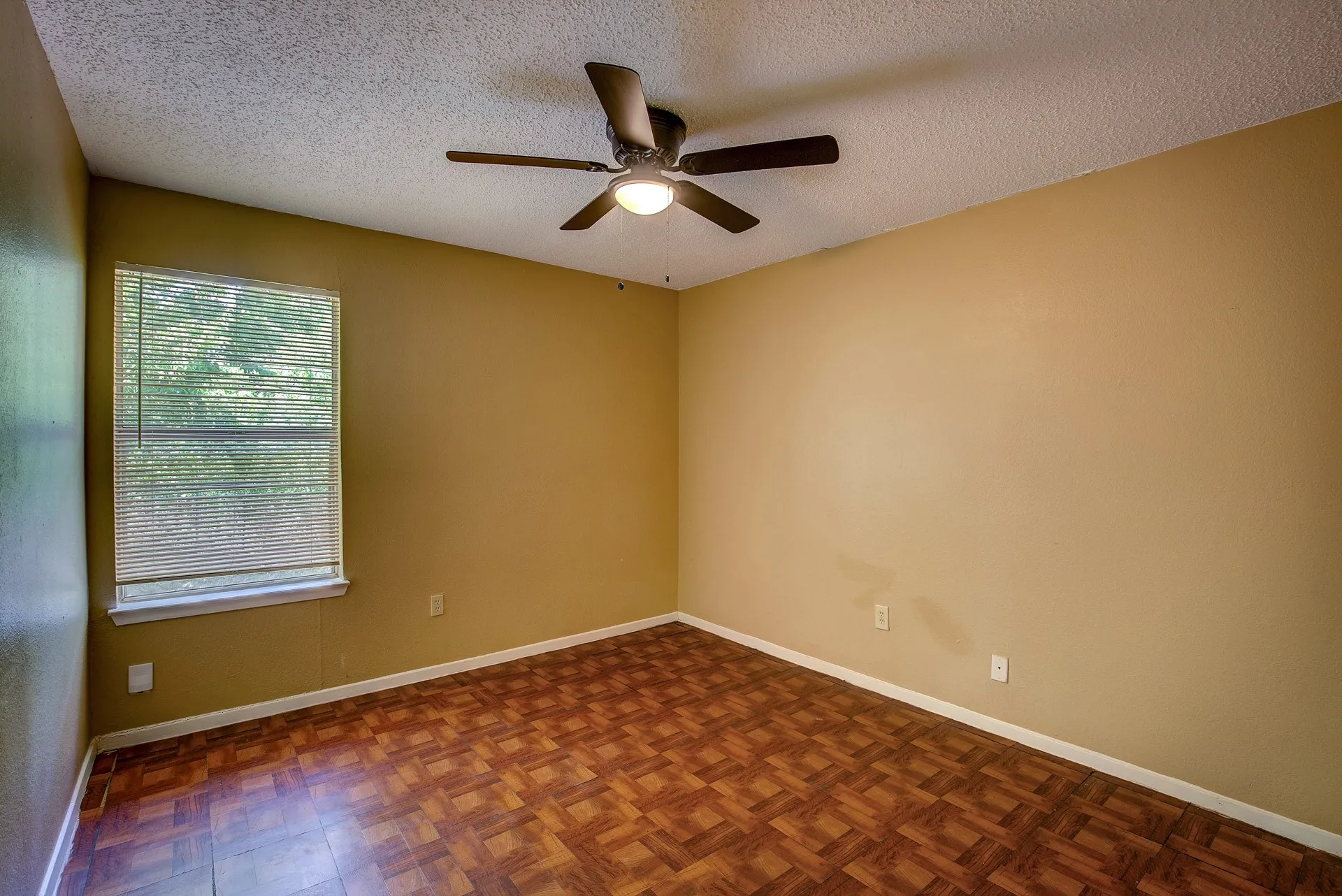 Duplex For Rent in Tarrant County , 2700 S Adams Street, Fort Worth, Texas 76110, 2 Bedroom, 1 Bathroom, Garage spaces, 1,360 Sqft, built in 1983, mls#21349893, Real Estate Agent in Fort Worth, Homes For Rent in Tarrant county, Homes For Rent in Fort Worth, Realtor in Fort Worth Texas, Real Estate Brokerage Independent Realty Texas, Luminita Cordes Realtor