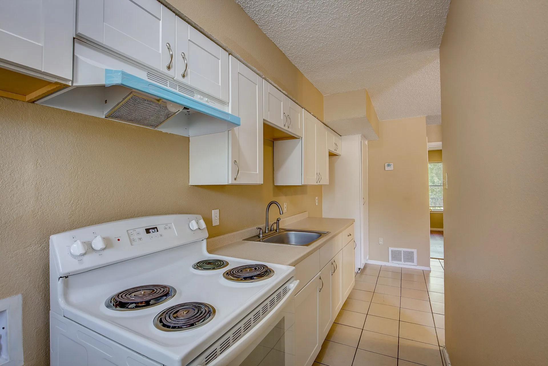 Duplex For Rent in Tarrant County , 2700 S Adams Street, Fort Worth, Texas 76110, 2 Bedroom, 1 Bathroom, Garage spaces, 1,360 Sqft, built in 1983, mls#21349893, Real Estate Agent in Fort Worth, Homes For Rent in Tarrant county, Homes For Rent in Fort Worth, Realtor in Fort Worth Texas, Real Estate Brokerage Independent Realty Texas, Luminita Cordes Realtor