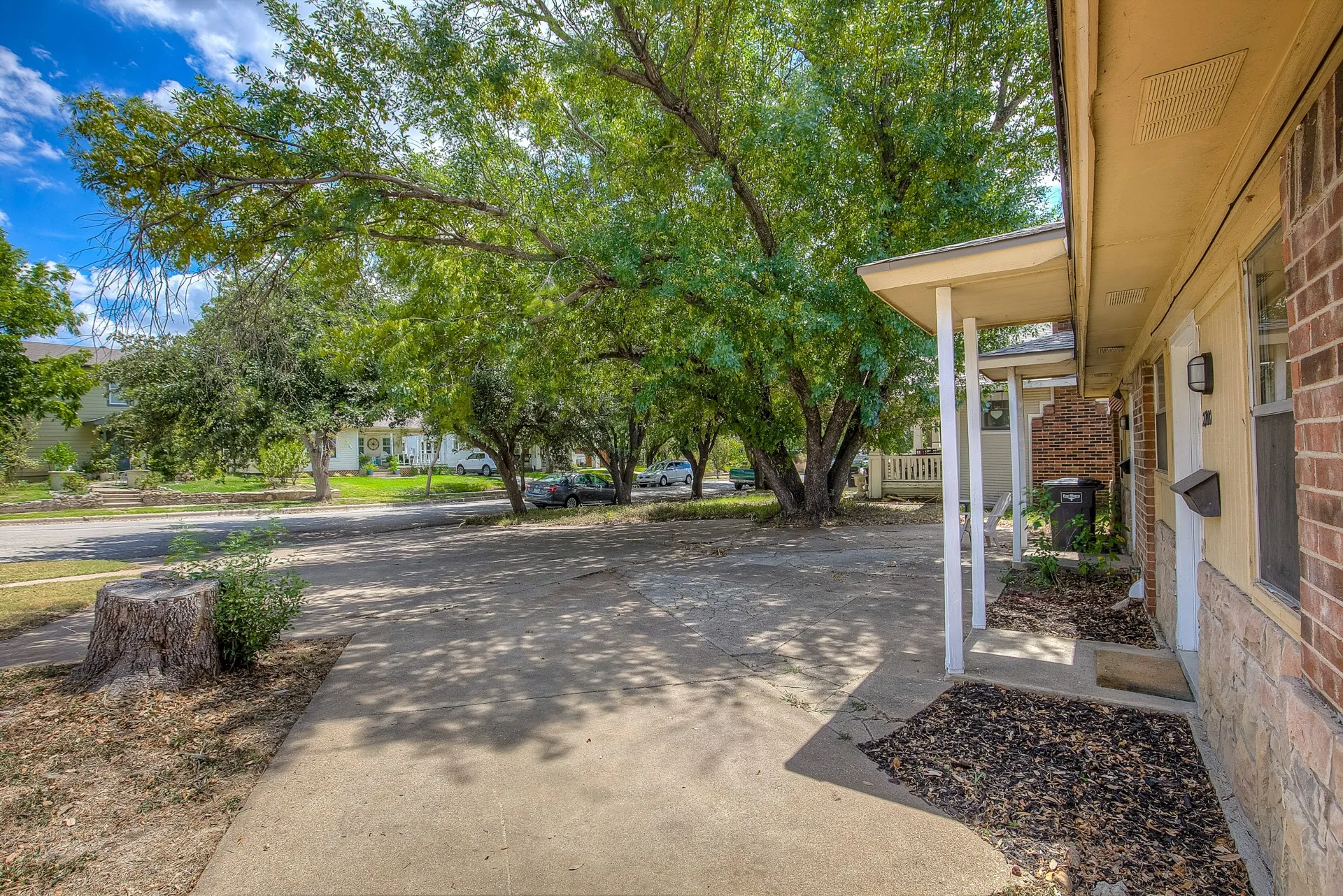 Duplex For Rent in Tarrant County , 2700 S Adams Street, Fort Worth, Texas 76110, 2 Bedroom, 1 Bathroom, Garage spaces, 1,360 Sqft, built in 1983, mls#21349893, Real Estate Agent in Fort Worth, Homes For Rent in Tarrant county, Homes For Rent in Fort Worth, Realtor in Fort Worth Texas, Real Estate Brokerage Independent Realty Texas, Luminita Cordes Realtor