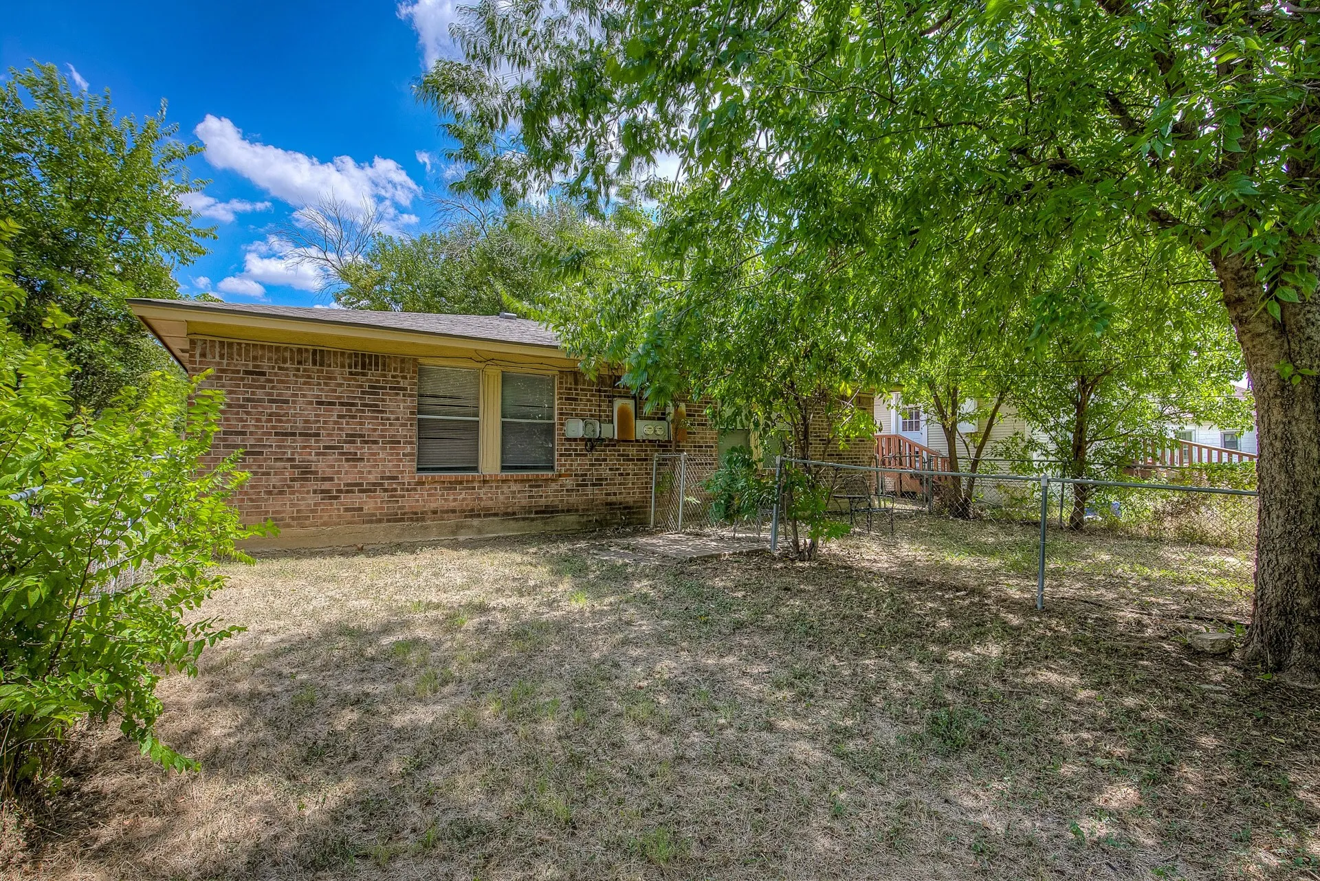Duplex For Rent in Tarrant County , 2700 S Adams Street, Fort Worth, Texas 76110, 2 Bedroom, 1 Bathroom, Garage spaces, 1,360 Sqft, built in 1983, mls#21349893, Real Estate Agent in Fort Worth, Homes For Rent in Tarrant county, Homes For Rent in Fort Worth, Realtor in Fort Worth Texas, Real Estate Brokerage Independent Realty Texas, Luminita Cordes Realtor