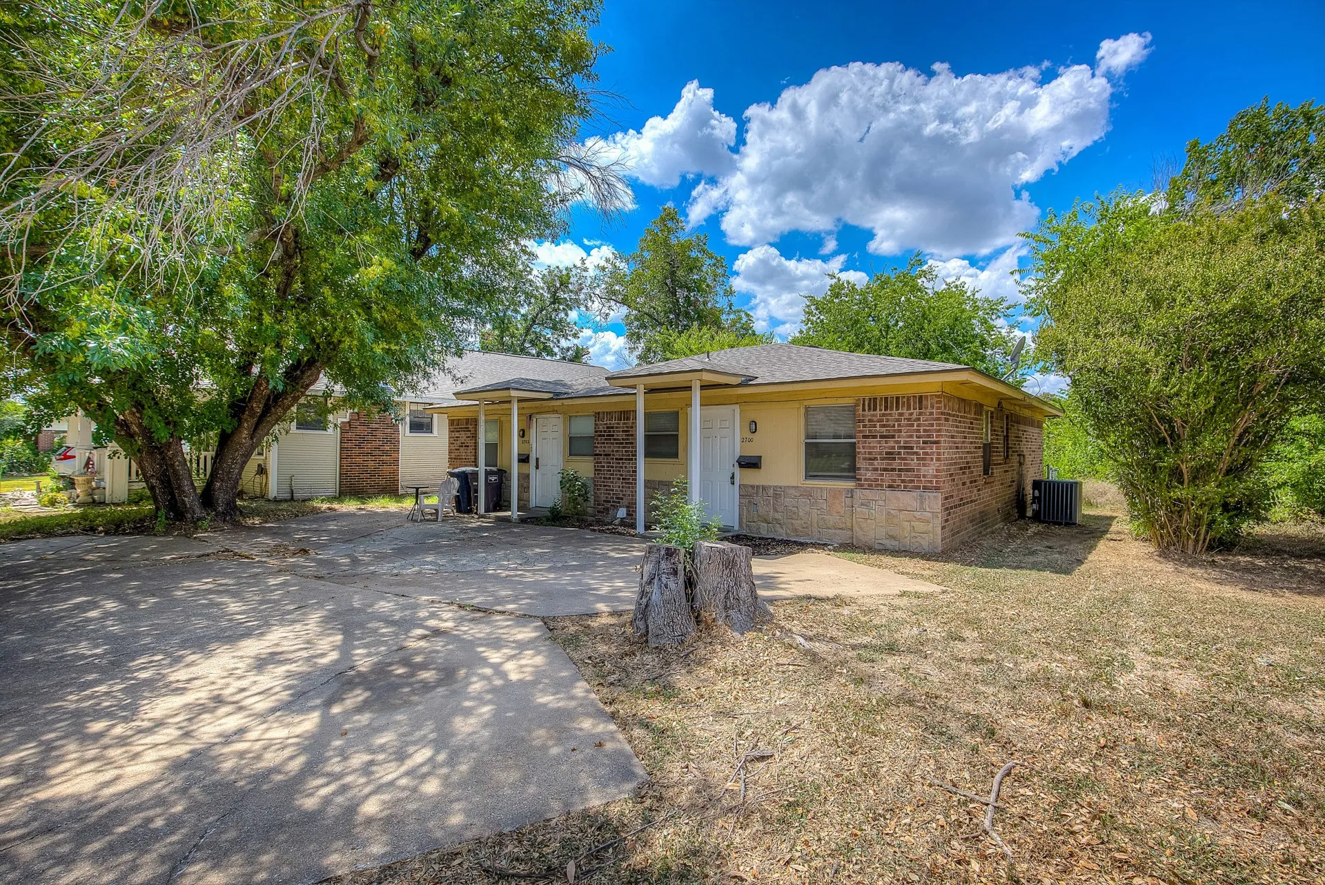 Duplex For Rent in Tarrant County , 2700 S Adams Street, Fort Worth, Texas 76110, 2 Bedroom, 1 Bathroom, Garage spaces, 1,360 Sqft, built in 1983, mls#21349893, Real Estate Agent in Fort Worth, Homes For Rent in Tarrant county, Homes For Rent in Fort Worth, Realtor in Fort Worth Texas, Real Estate Brokerage Independent Realty Texas, Luminita Cordes Realtor