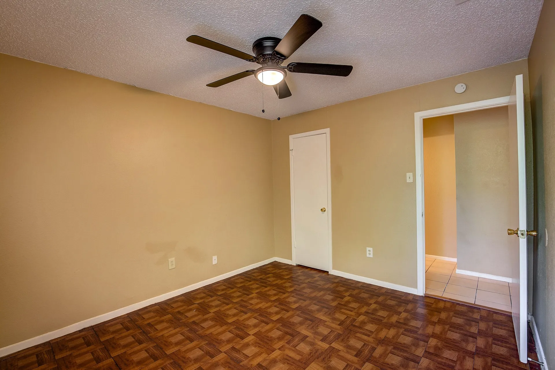 Duplex For Rent in Tarrant County , 2700 S Adams Street, Fort Worth, Texas 76110, 2 Bedroom, 1 Bathroom, Garage spaces, 1,360 Sqft, built in 1983, mls#21349893, Real Estate Agent in Fort Worth, Homes For Rent in Tarrant county, Homes For Rent in Fort Worth, Realtor in Fort Worth Texas, Real Estate Brokerage Independent Realty Texas, Luminita Cordes Realtor