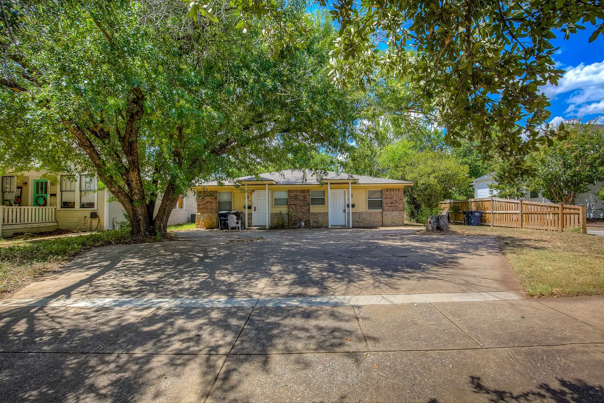 Duplex For Rent in Tarrant County , 2700 S Adams Street, Fort Worth, Texas 76110, 2 Bedroom, 1 Bathroom, Garage spaces, 1,360 Sqft, built in 1983, mls#21349893, Real Estate Agent in Fort Worth, Homes For Rent in Tarrant county, Homes For Rent in Fort Worth, Realtor in Fort Worth Texas, Real Estate Brokerage Independent Realty Texas, Luminita Cordes Realtor