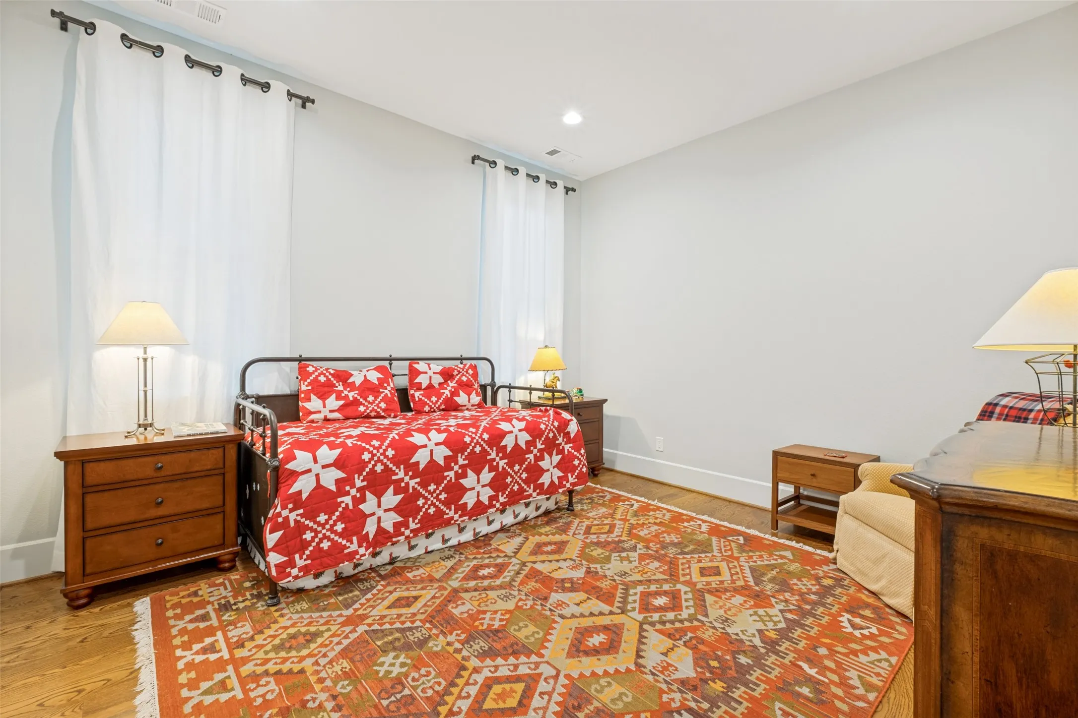 Single Family Residence For Sale in Dallas County , 4045 Glenwick Lane, University Park, Texas 75205, 3 Bedroom, 4 Bathroom, 2 Garage spaces, 4,040 Sqft, built in 2014, mls#21347455, Real Estate Agent in University Park, Homes For Sale in Dallas county, Homes For Sale in University Park, Realtor in University Park Texas, Real Estate Brokerage Independent Realty Texas, Luminita Cordes Realtor