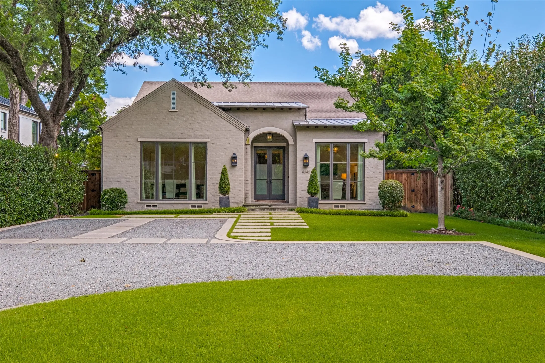 Single Family Residence For Sale in Dallas County , 4045 Glenwick Lane, University Park, Texas 75205, 3 Bedroom, 4 Bathroom, 2 Garage spaces, 4,040 Sqft, built in 2014, mls#21347455, Real Estate Agent in University Park, Homes For Sale in Dallas county, Homes For Sale in University Park, Realtor in University Park Texas, Real Estate Brokerage Independent Realty Texas, Luminita Cordes Realtor