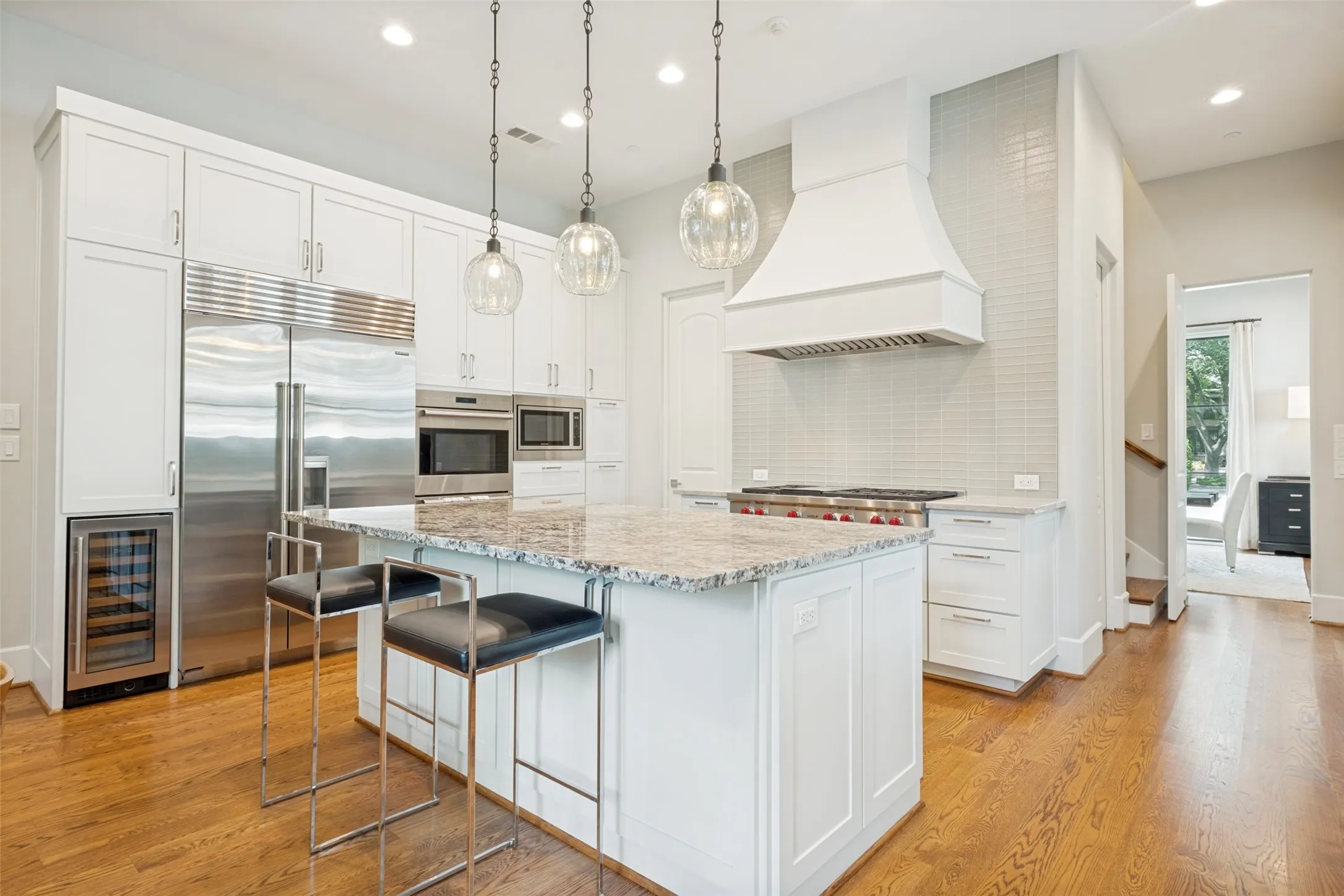 Single Family Residence For Sale in Dallas County , 4045 Glenwick Lane, University Park, Texas 75205, 3 Bedroom, 4 Bathroom, 2 Garage spaces, 4,040 Sqft, built in 2014, mls#21347455, Real Estate Agent in University Park, Homes For Sale in Dallas county, Homes For Sale in University Park, Realtor in University Park Texas, Real Estate Brokerage Independent Realty Texas, Luminita Cordes Realtor