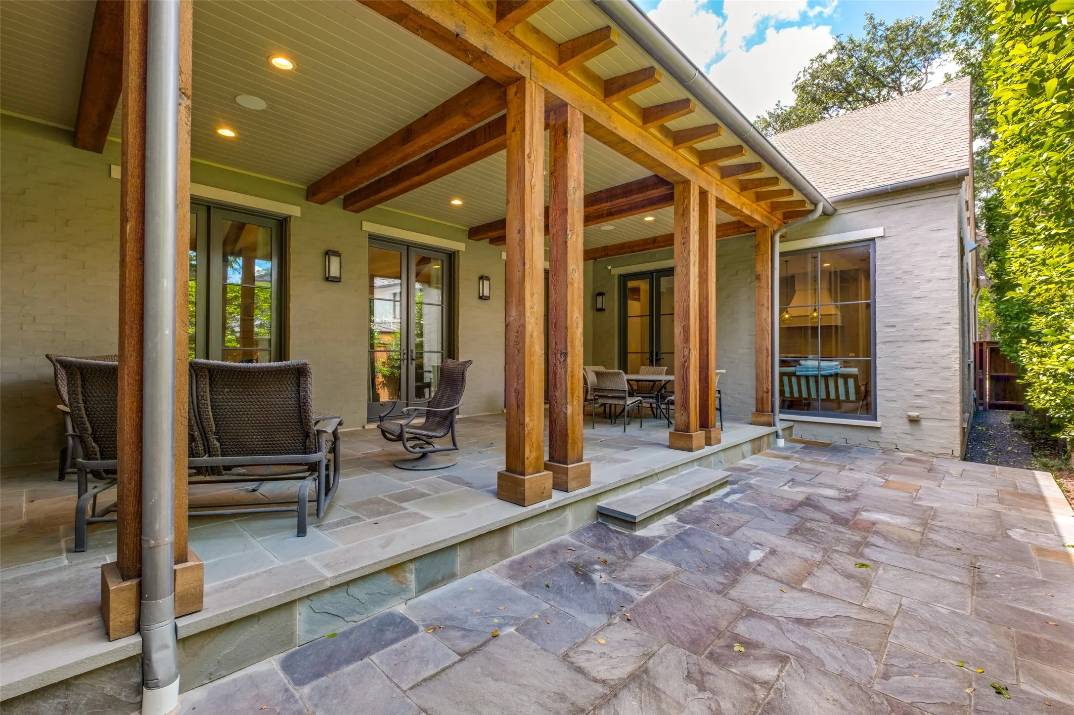 Single Family Residence For Sale in Dallas County , 4045 Glenwick Lane, University Park, Texas 75205, 3 Bedroom, 4 Bathroom, 2 Garage spaces, 4,040 Sqft, built in 2014, mls#21347455, Real Estate Agent in University Park, Homes For Sale in Dallas county, Homes For Sale in University Park, Realtor in University Park Texas, Real Estate Brokerage Independent Realty Texas, Luminita Cordes Realtor