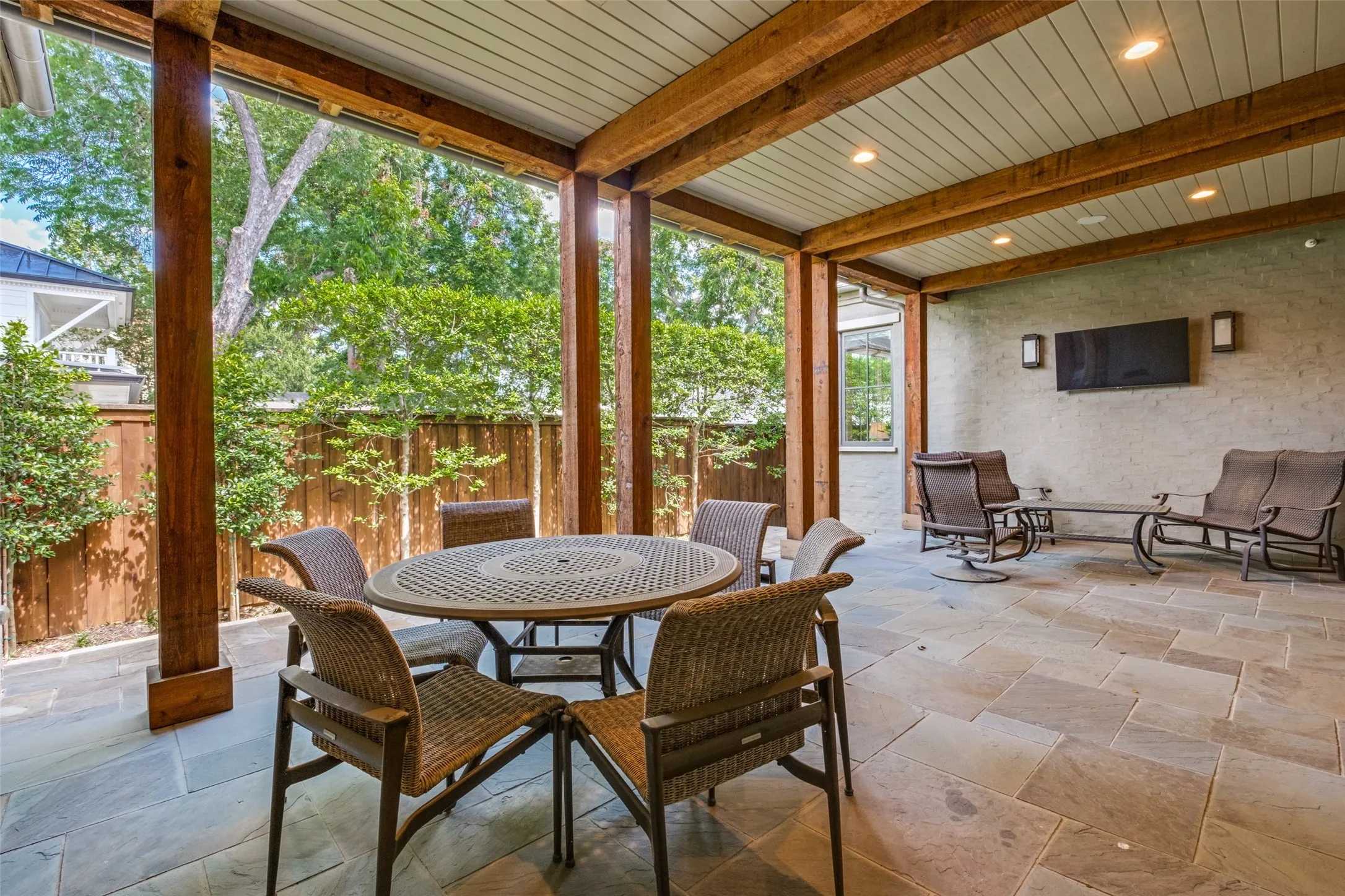 Single Family Residence For Sale in Dallas County , 4045 Glenwick Lane, University Park, Texas 75205, 3 Bedroom, 4 Bathroom, 2 Garage spaces, 4,040 Sqft, built in 2014, mls#21347455, Real Estate Agent in University Park, Homes For Sale in Dallas county, Homes For Sale in University Park, Realtor in University Park Texas, Real Estate Brokerage Independent Realty Texas, Luminita Cordes Realtor