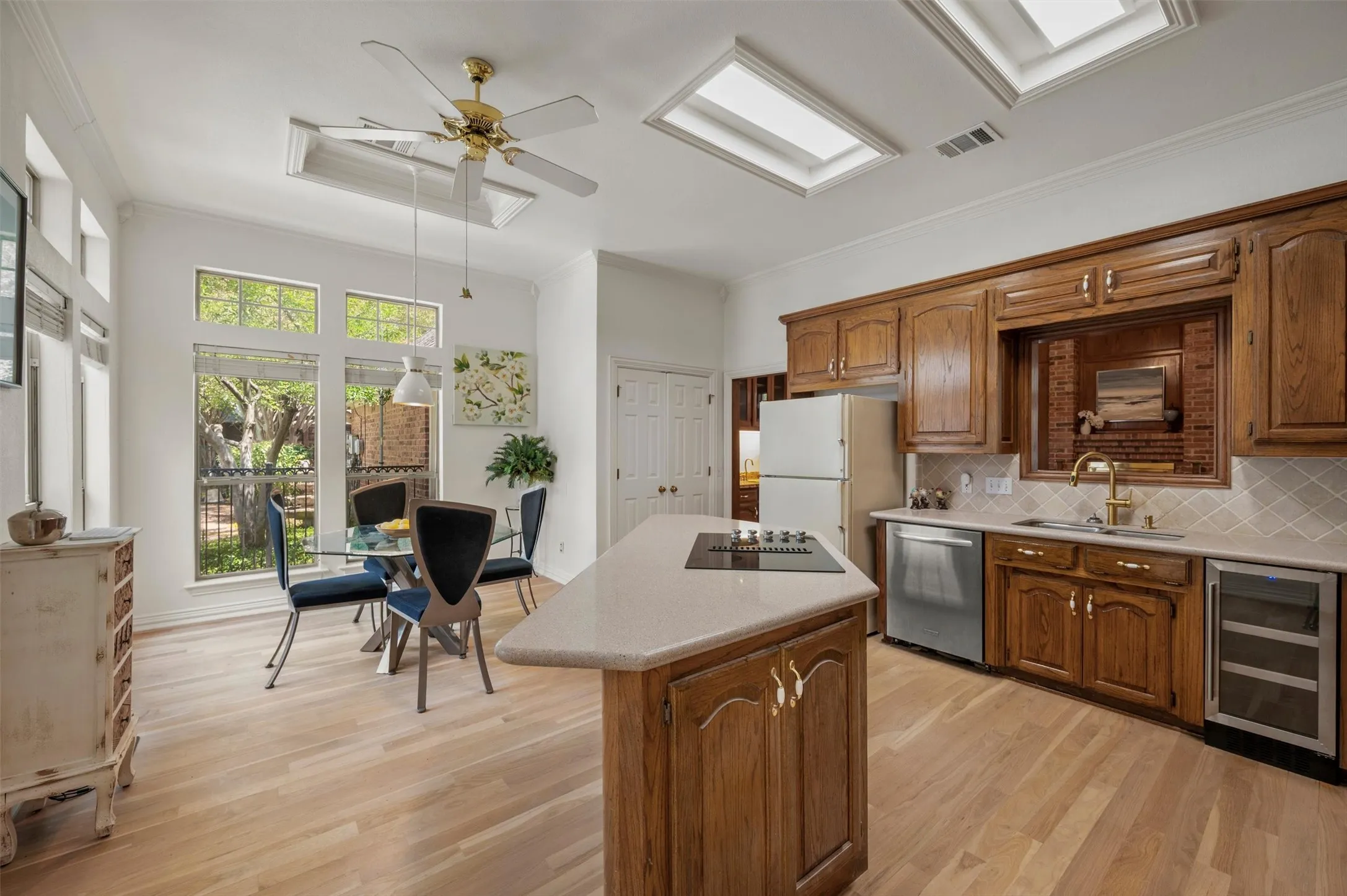 Single Family Residence For Sale in Tarrant County , 106 Charlottesville Avenue, Colleyville, Texas 76034, 4 Bedroom, 3 Bathroom, 3 Garage spaces, 2,905 Sqft, built in 1988, mls#21343306, Real Estate Agent in Colleyville, Homes For Sale in Tarrant county, Homes For Sale in Colleyville, Realtor in Colleyville Texas, Real Estate Brokerage Independent Realty Texas, Luminita Cordes Realtor