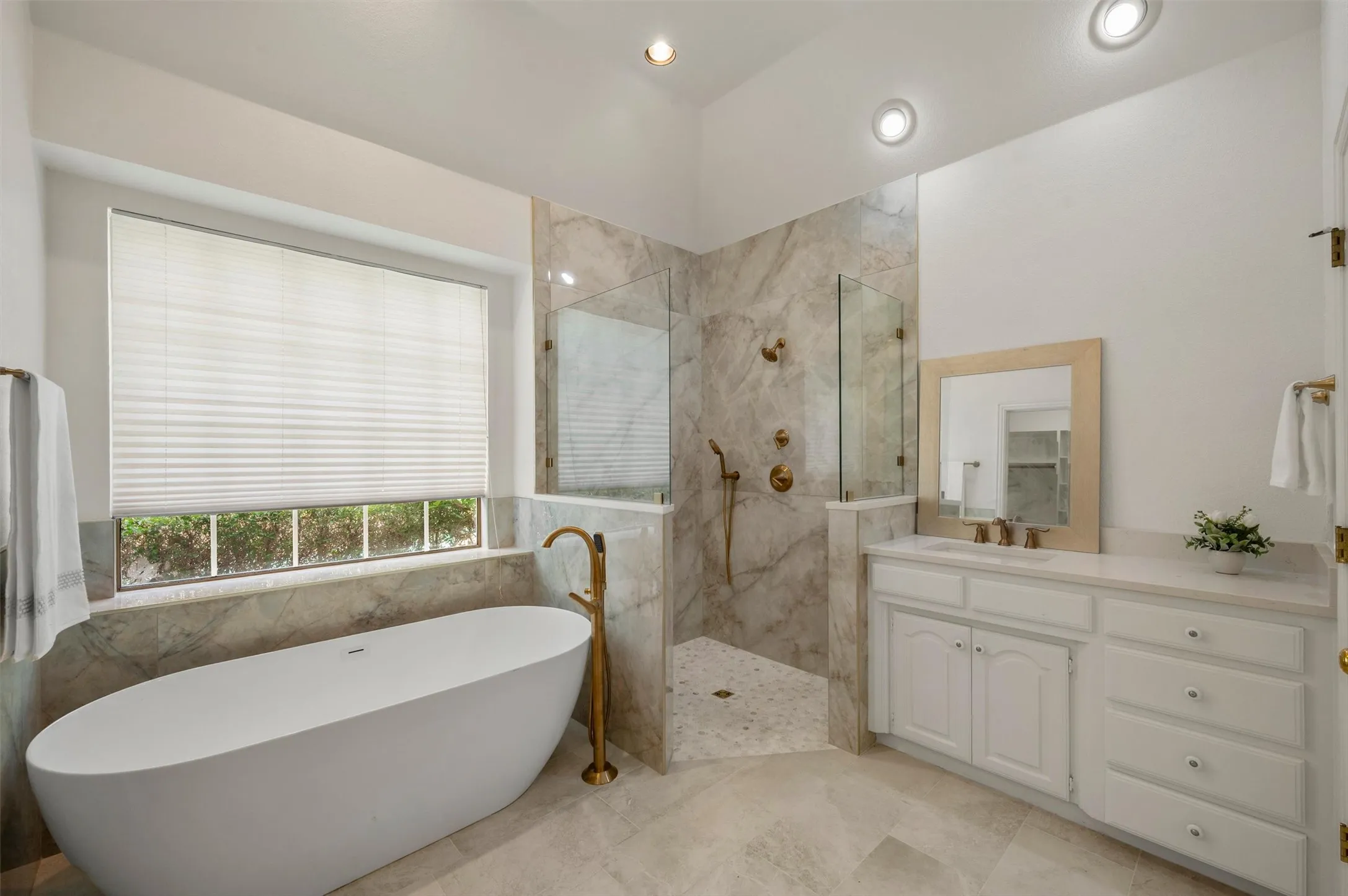 Single Family Residence For Sale in Tarrant County , 106 Charlottesville Avenue, Colleyville, Texas 76034, 4 Bedroom, 3 Bathroom, 3 Garage spaces, 2,905 Sqft, built in 1988, mls#21343306, Real Estate Agent in Colleyville, Homes For Sale in Tarrant county, Homes For Sale in Colleyville, Realtor in Colleyville Texas, Real Estate Brokerage Independent Realty Texas, Luminita Cordes Realtor