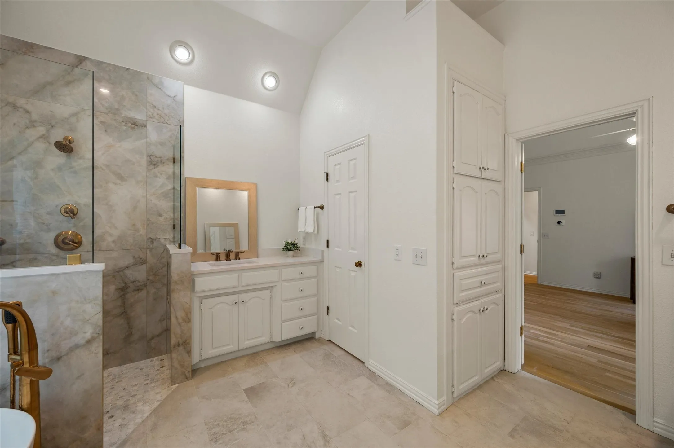 Single Family Residence For Sale in Tarrant County , 106 Charlottesville Avenue, Colleyville, Texas 76034, 4 Bedroom, 3 Bathroom, 3 Garage spaces, 2,905 Sqft, built in 1988, mls#21343306, Real Estate Agent in Colleyville, Homes For Sale in Tarrant county, Homes For Sale in Colleyville, Realtor in Colleyville Texas, Real Estate Brokerage Independent Realty Texas, Luminita Cordes Realtor