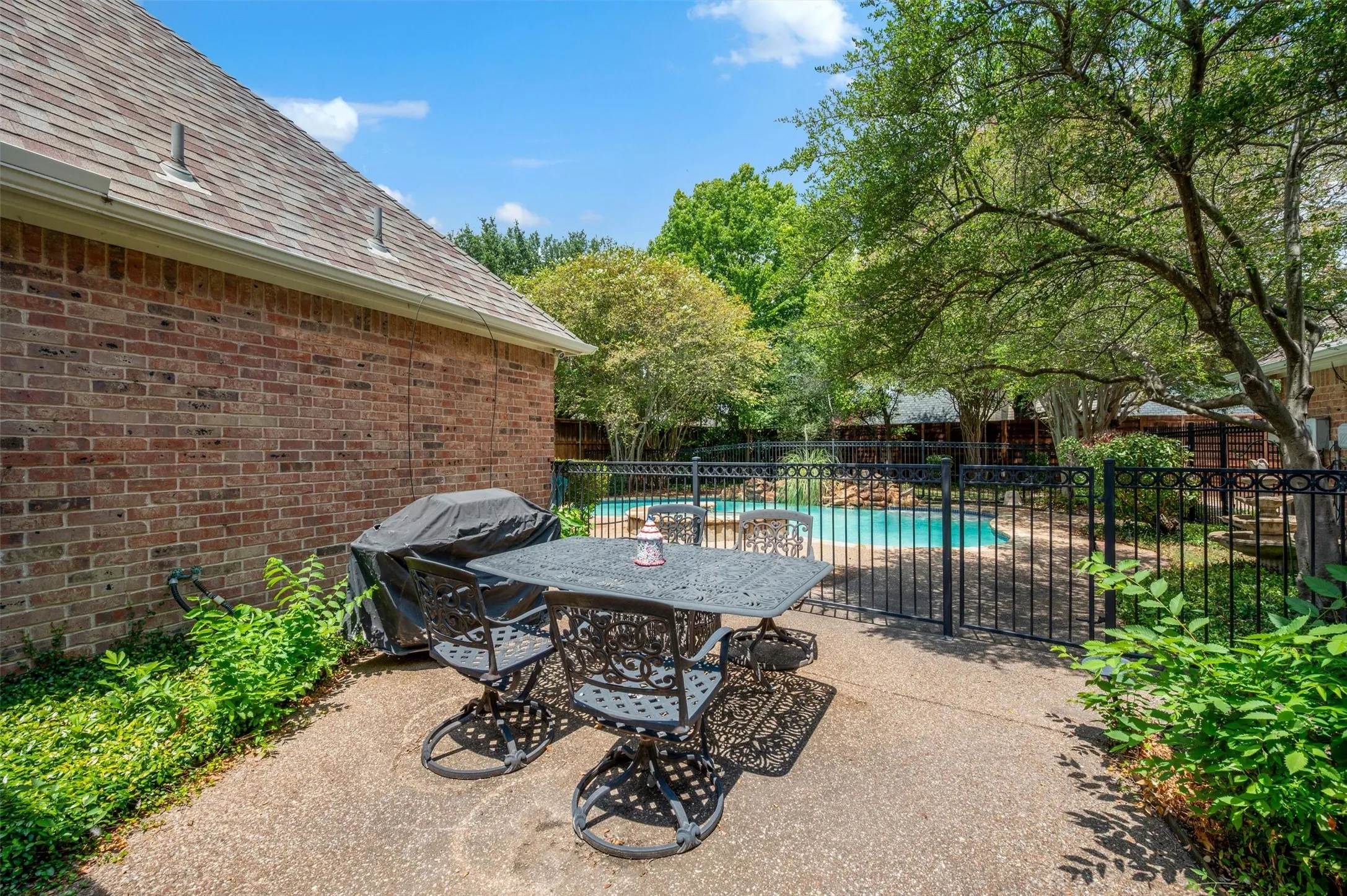 Single Family Residence For Sale in Tarrant County , 106 Charlottesville Avenue, Colleyville, Texas 76034, 4 Bedroom, 3 Bathroom, 3 Garage spaces, 2,905 Sqft, built in 1988, mls#21343306, Real Estate Agent in Colleyville, Homes For Sale in Tarrant county, Homes For Sale in Colleyville, Realtor in Colleyville Texas, Real Estate Brokerage Independent Realty Texas, Luminita Cordes Realtor