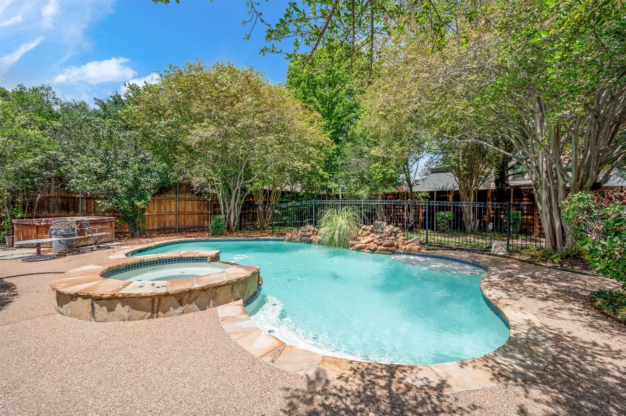 Single Family Residence For Sale in Tarrant County , 106 Charlottesville Avenue, Colleyville, Texas 76034, 4 Bedroom, 3 Bathroom, 3 Garage spaces, 2,905 Sqft, built in 1988, mls#21343306, Real Estate Agent in Colleyville, Homes For Sale in Tarrant county, Homes For Sale in Colleyville, Realtor in Colleyville Texas, Real Estate Brokerage Independent Realty Texas, Luminita Cordes Realtor