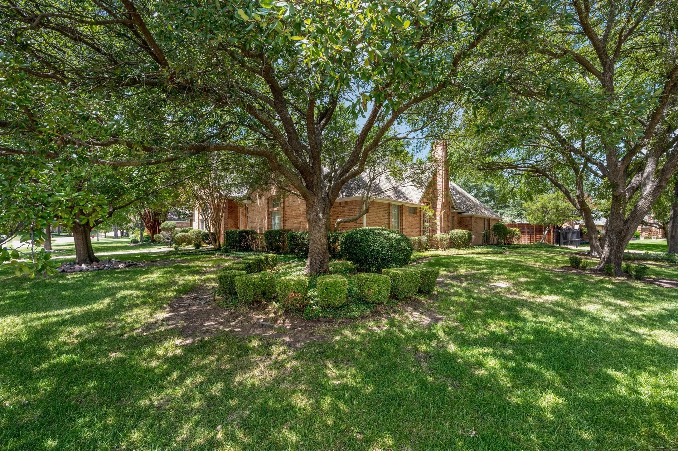 Single Family Residence For Sale in Tarrant County , 106 Charlottesville Avenue, Colleyville, Texas 76034, 4 Bedroom, 3 Bathroom, 3 Garage spaces, 2,905 Sqft, built in 1988, mls#21343306, Real Estate Agent in Colleyville, Homes For Sale in Tarrant county, Homes For Sale in Colleyville, Realtor in Colleyville Texas, Real Estate Brokerage Independent Realty Texas, Luminita Cordes Realtor
