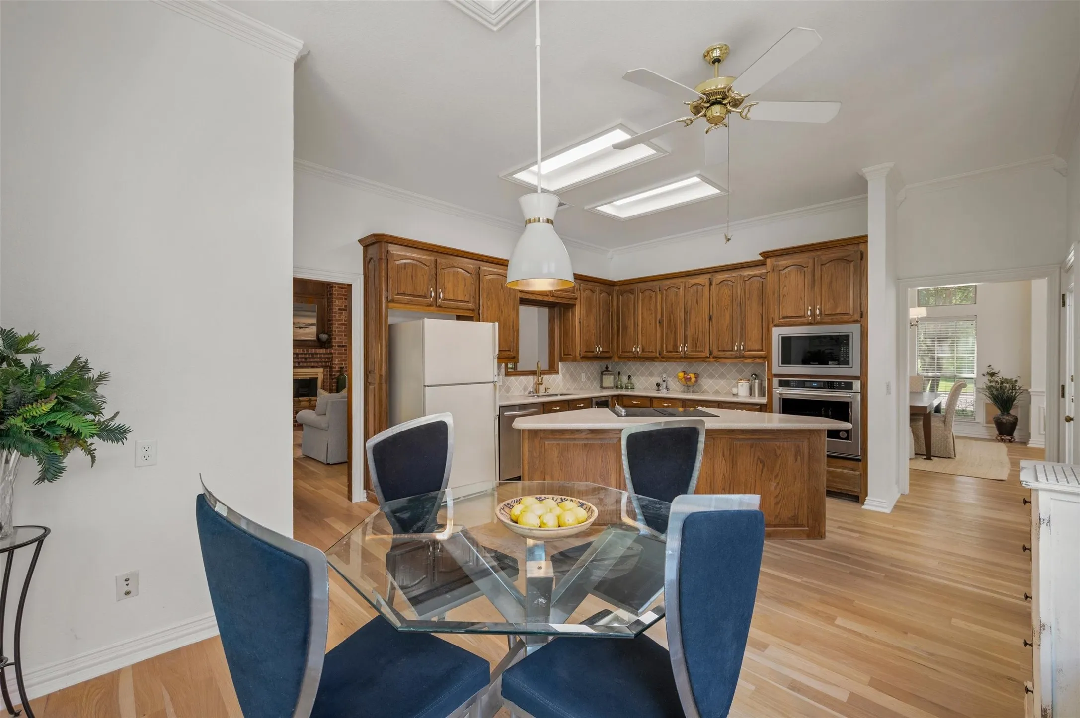 Single Family Residence For Sale in Tarrant County , 106 Charlottesville Avenue, Colleyville, Texas 76034, 4 Bedroom, 3 Bathroom, 3 Garage spaces, 2,905 Sqft, built in 1988, mls#21343306, Real Estate Agent in Colleyville, Homes For Sale in Tarrant county, Homes For Sale in Colleyville, Realtor in Colleyville Texas, Real Estate Brokerage Independent Realty Texas, Luminita Cordes Realtor