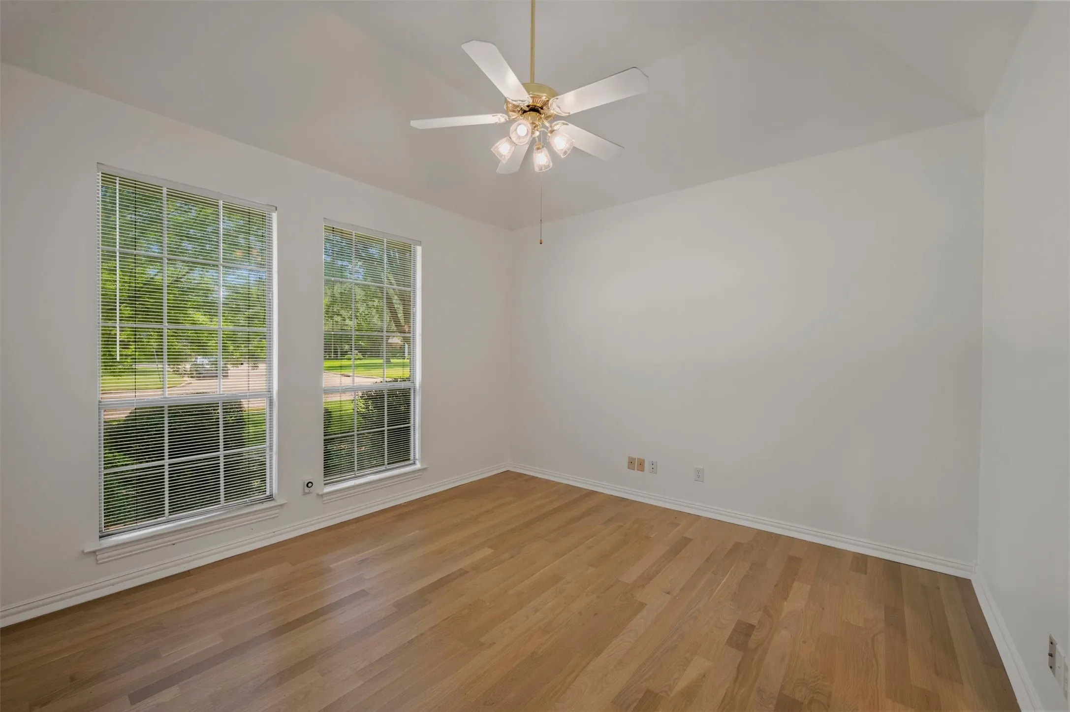 Single Family Residence For Sale in Tarrant County , 106 Charlottesville Avenue, Colleyville, Texas 76034, 4 Bedroom, 3 Bathroom, 3 Garage spaces, 2,905 Sqft, built in 1988, mls#21343306, Real Estate Agent in Colleyville, Homes For Sale in Tarrant county, Homes For Sale in Colleyville, Realtor in Colleyville Texas, Real Estate Brokerage Independent Realty Texas, Luminita Cordes Realtor