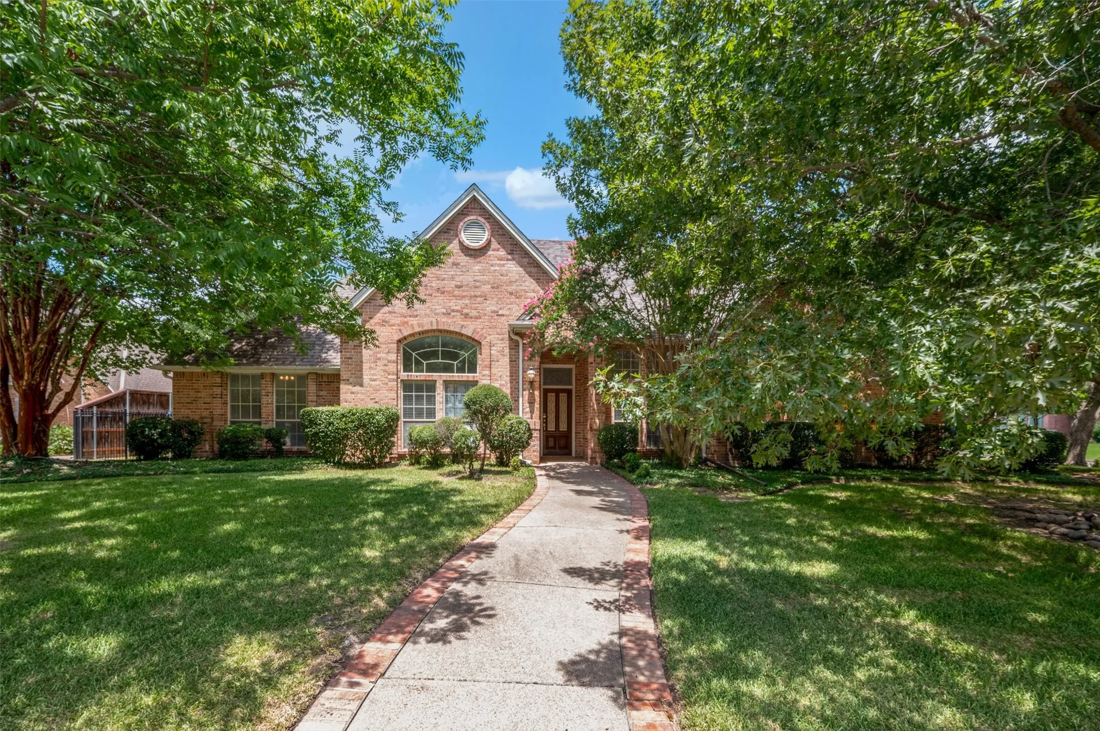 Single Family Residence For Sale in Tarrant County , 106 Charlottesville Avenue, Colleyville, Texas 76034, 4 Bedroom, 3 Bathroom, 3 Garage spaces, 2,905 Sqft, built in 1988, mls#21343306, Real Estate Agent in Colleyville, Homes For Sale in Tarrant county, Homes For Sale in Colleyville, Realtor in Colleyville Texas, Real Estate Brokerage Independent Realty Texas, Luminita Cordes Realtor