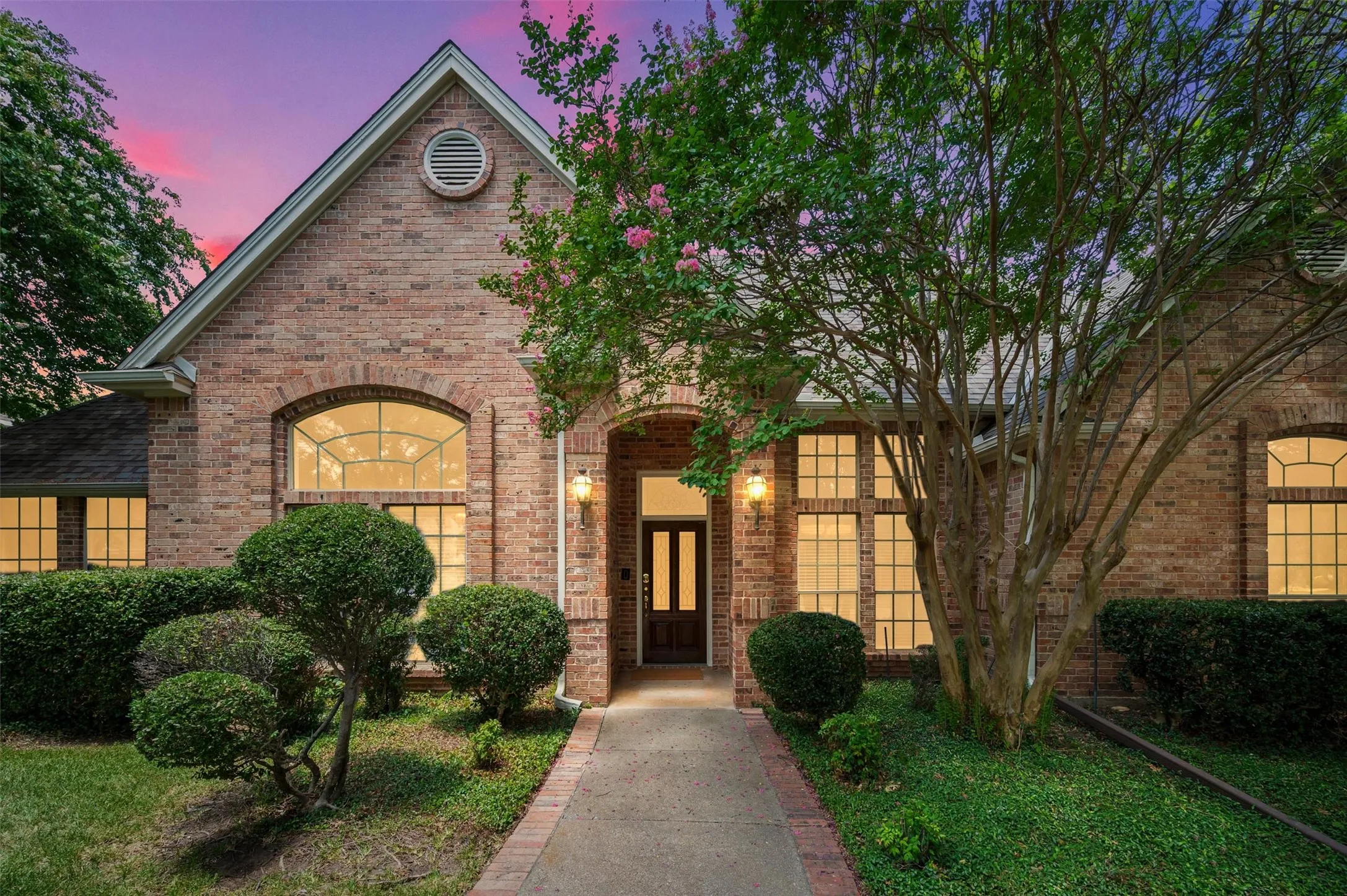Single Family Residence For Sale in Tarrant County , 106 Charlottesville Avenue, Colleyville, Texas 76034, 4 Bedroom, 3 Bathroom, 3 Garage spaces, 2,905 Sqft, built in 1988, mls#21343306, Real Estate Agent in Colleyville, Homes For Sale in Tarrant county, Homes For Sale in Colleyville, Realtor in Colleyville Texas, Real Estate Brokerage Independent Realty Texas, Luminita Cordes Realtor