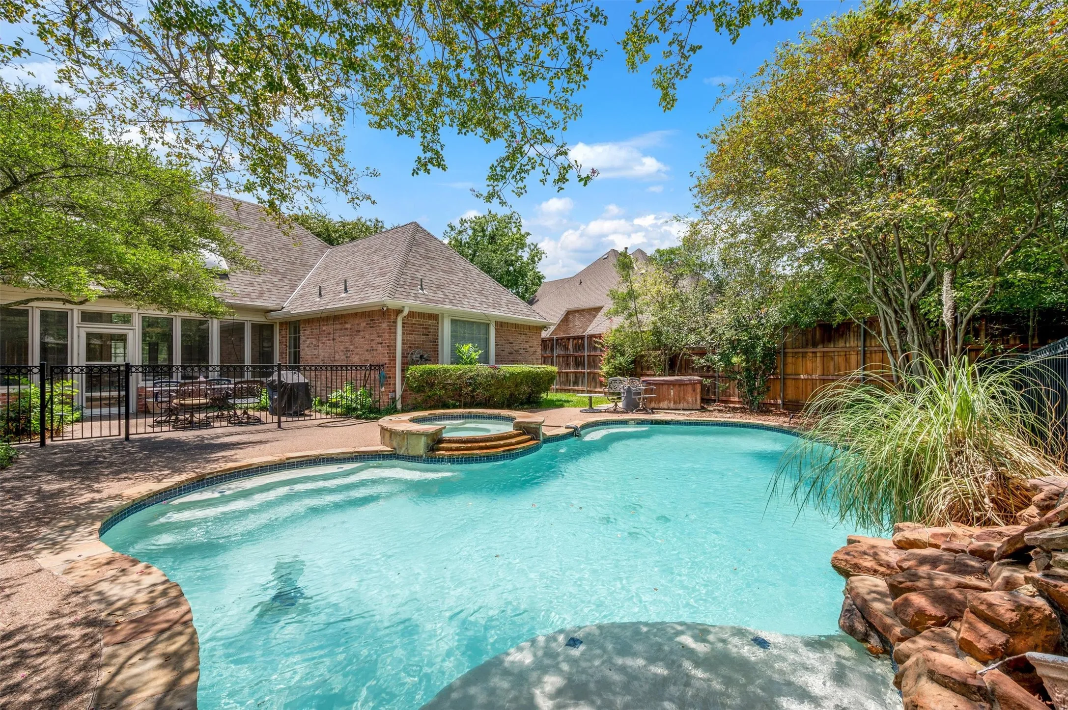 Single Family Residence For Sale in Tarrant County , 106 Charlottesville Avenue, Colleyville, Texas 76034, 4 Bedroom, 3 Bathroom, 3 Garage spaces, 2,905 Sqft, built in 1988, mls#21343306, Real Estate Agent in Colleyville, Homes For Sale in Tarrant county, Homes For Sale in Colleyville, Realtor in Colleyville Texas, Real Estate Brokerage Independent Realty Texas, Luminita Cordes Realtor
