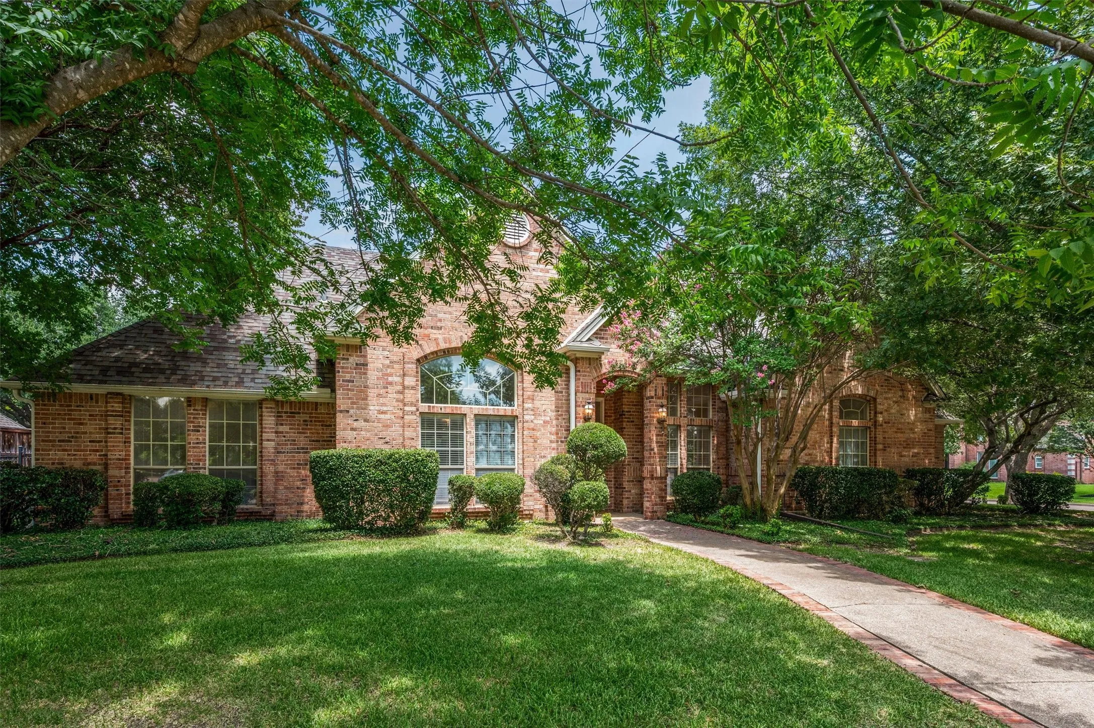 Single Family Residence For Sale in Tarrant County , 106 Charlottesville Avenue, Colleyville, Texas 76034, 4 Bedroom, 3 Bathroom, 3 Garage spaces, 2,905 Sqft, built in 1988, mls#21343306, Real Estate Agent in Colleyville, Homes For Sale in Tarrant county, Homes For Sale in Colleyville, Realtor in Colleyville Texas, Real Estate Brokerage Independent Realty Texas, Luminita Cordes Realtor