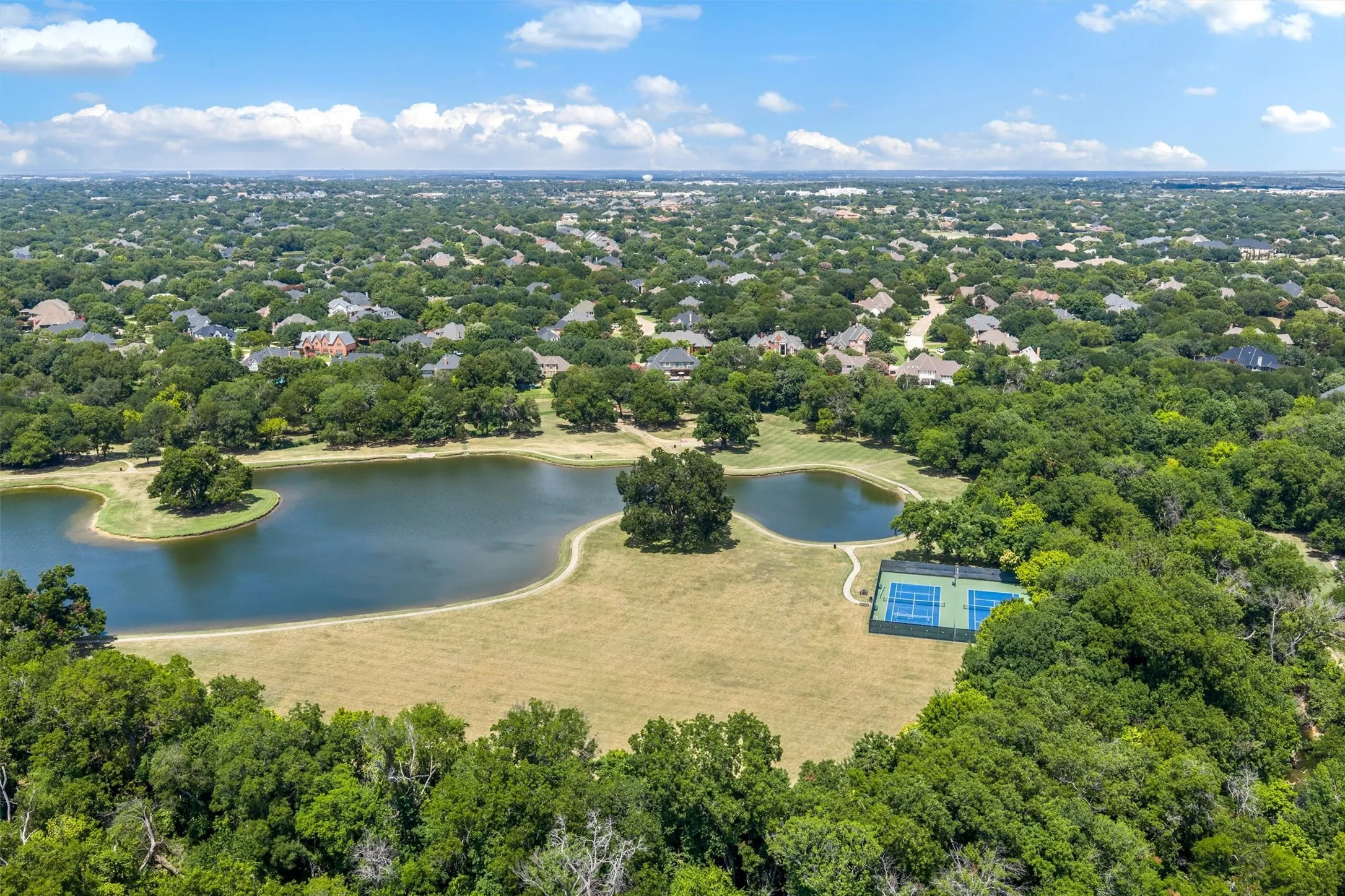 Single Family Residence For Sale in Tarrant County , 106 Charlottesville Avenue, Colleyville, Texas 76034, 4 Bedroom, 3 Bathroom, 3 Garage spaces, 2,905 Sqft, built in 1988, mls#21343306, Real Estate Agent in Colleyville, Homes For Sale in Tarrant county, Homes For Sale in Colleyville, Realtor in Colleyville Texas, Real Estate Brokerage Independent Realty Texas, Luminita Cordes Realtor
