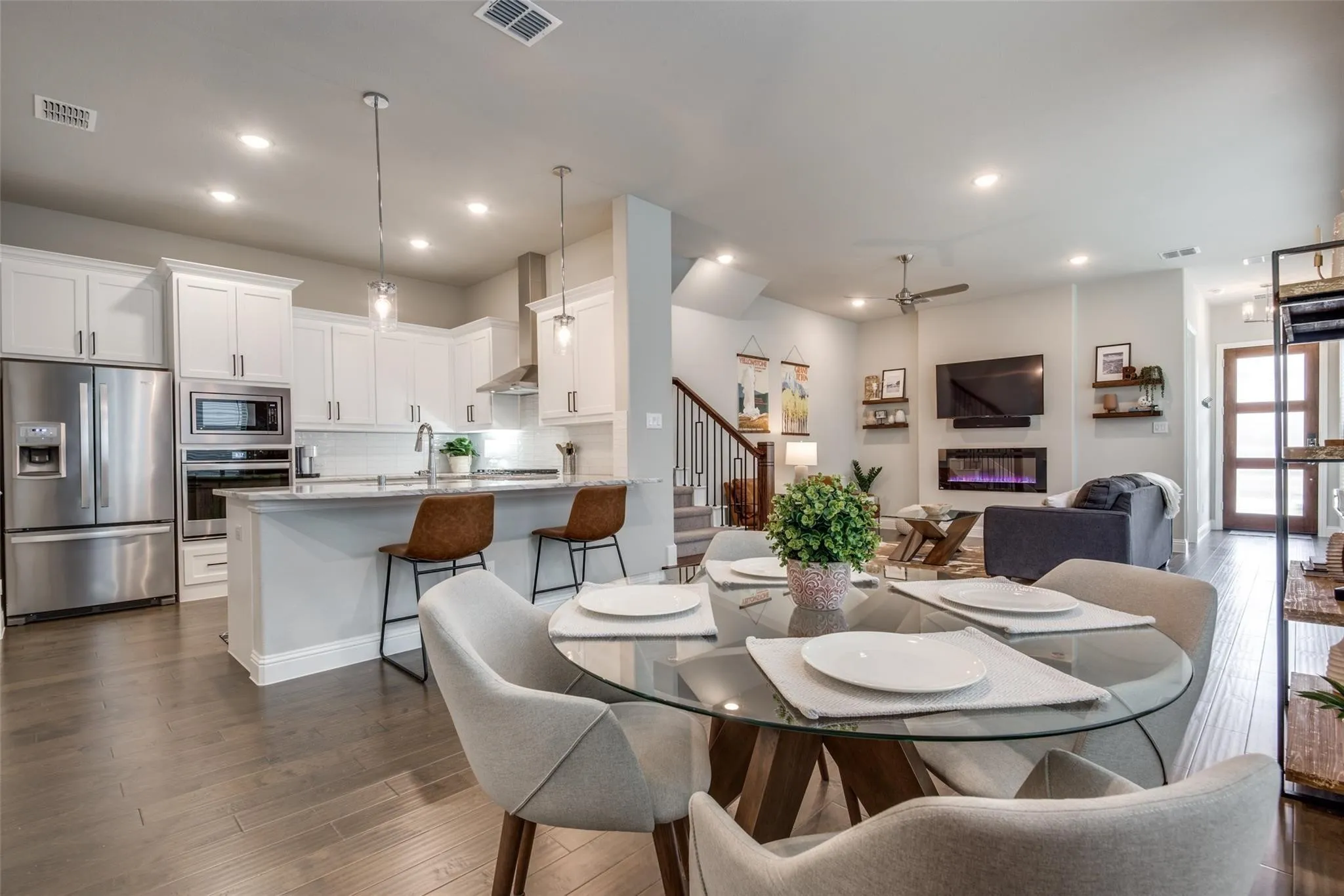 Single Family Residence For Rent in Denton County , 4211 Curtiss Drive, Frisco, Texas 75034, 3 Bedroom, 3 Bathroom, 2 Garage spaces, 2,159 Sqft, built in 2020, mls#21347935, Real Estate Agent in Frisco, Homes For Rent in Denton county, Homes For Rent in Frisco, Realtor in Frisco Texas, Real Estate Brokerage Independent Realty Texas, Luminita Cordes Realtor