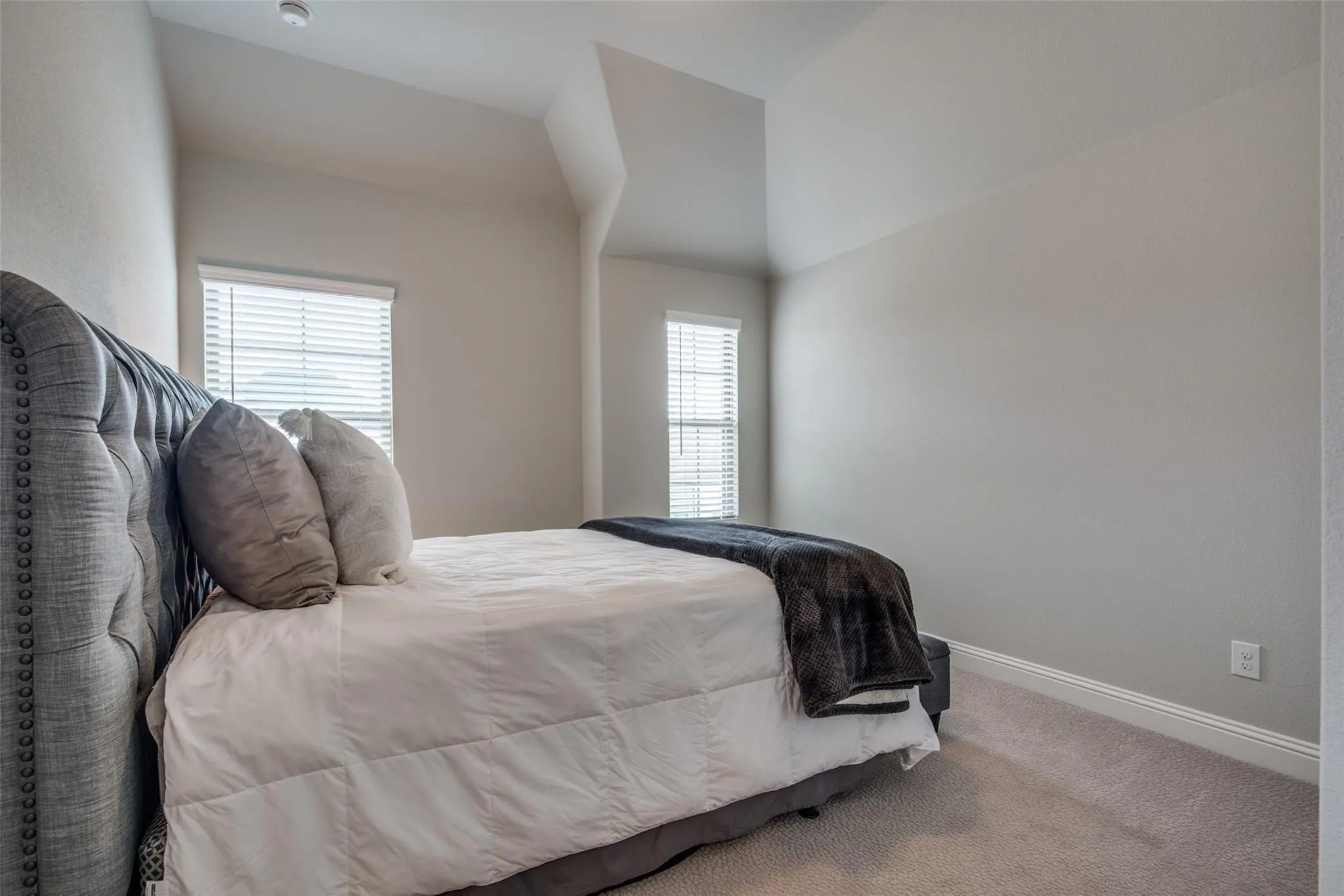 Carpeted room featuring a vaulted ceiling and light-colored​​‌​​​​‌​​‌‌​‌‌​​​‌‌​‌​‌​‌​​​‌​​ walls
