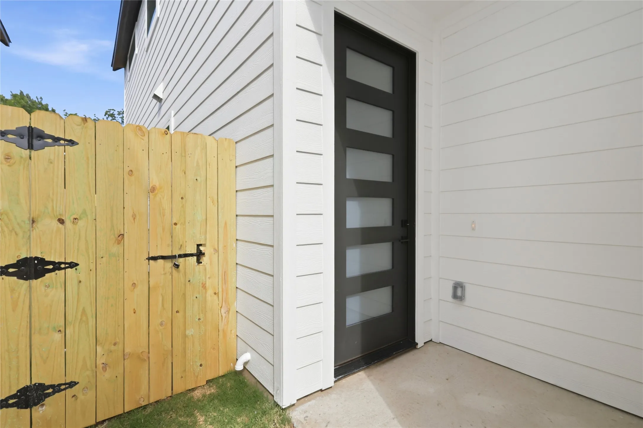 Unit A - Private Front Entrance and Gate