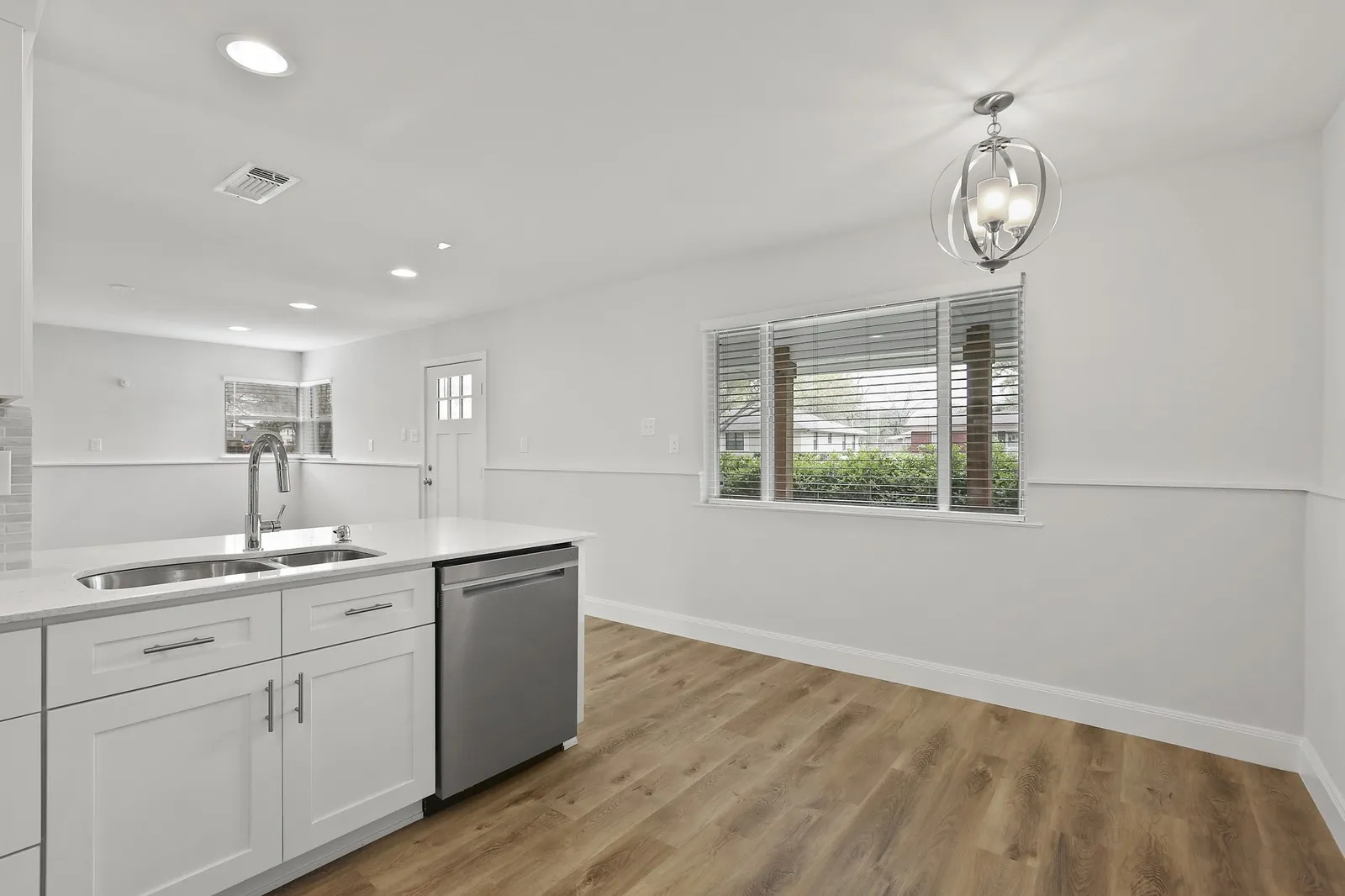Single Family Residence For Sale in Dallas County , 426 Pittman Street, Richardson, Texas 75081, 4 Bedroom, 2 Bathroom, Garage spaces, 1,992 Sqft, built in 1952, mls#21349640, Real Estate Agent in Richardson, Homes For Sale in Dallas county, Homes For Sale in Richardson, Realtor in Richardson Texas, Real Estate Brokerage Independent Realty Texas, Luminita Cordes Realtor
